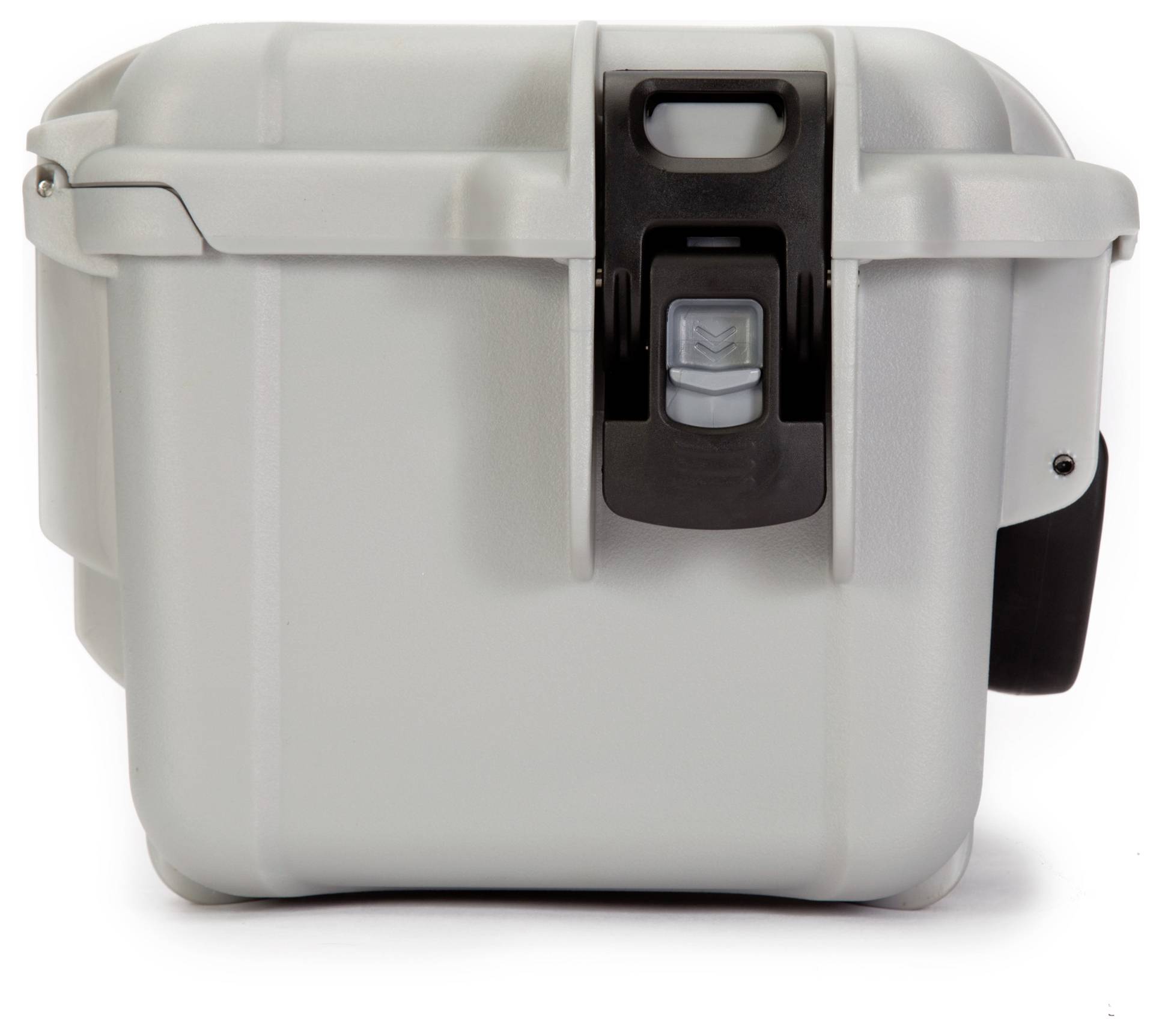 Grauer, robuster Schutzkoffer mit Verschluss. Geeignet für den sicheren Transport empfindlicher Geräte oder Utensilien.