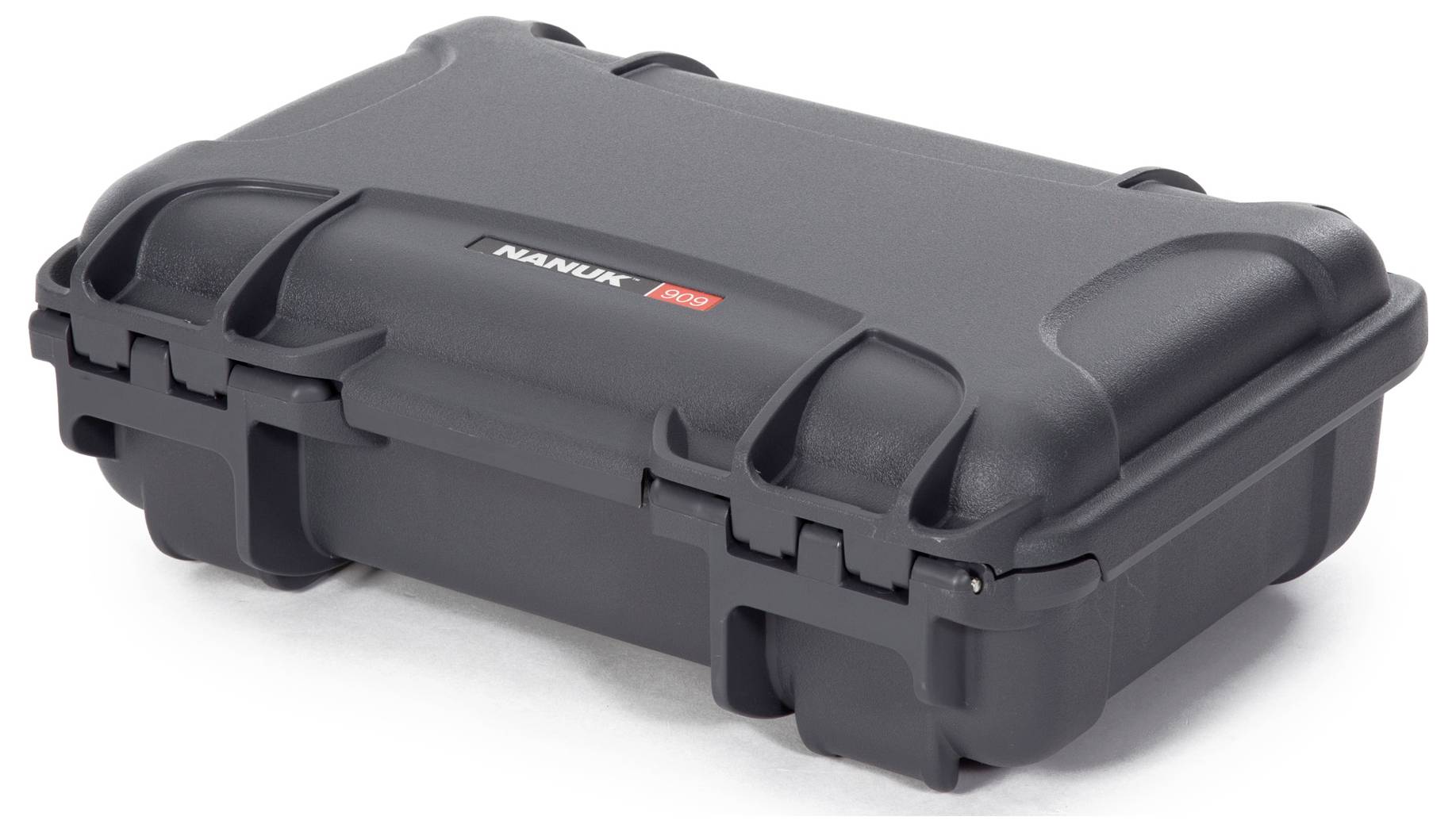 Schwarzer, robuster Koffer mit verstärkten Ecken und einem griffigen Verschlussmechanismus, geeignet für sicheren Transport und Schutz.