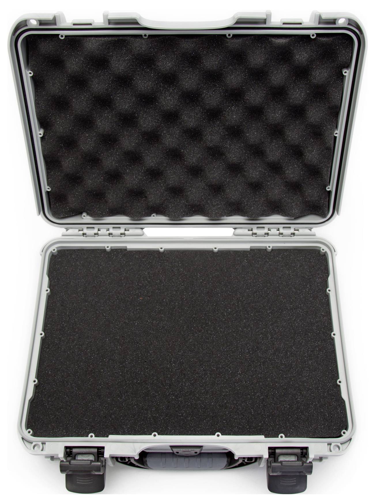 Silberner Transportkoffer mit offenem Deckel und schwarzer Schaumstoffeinlage, geeignet für sichere Aufbewahrung und Transport.