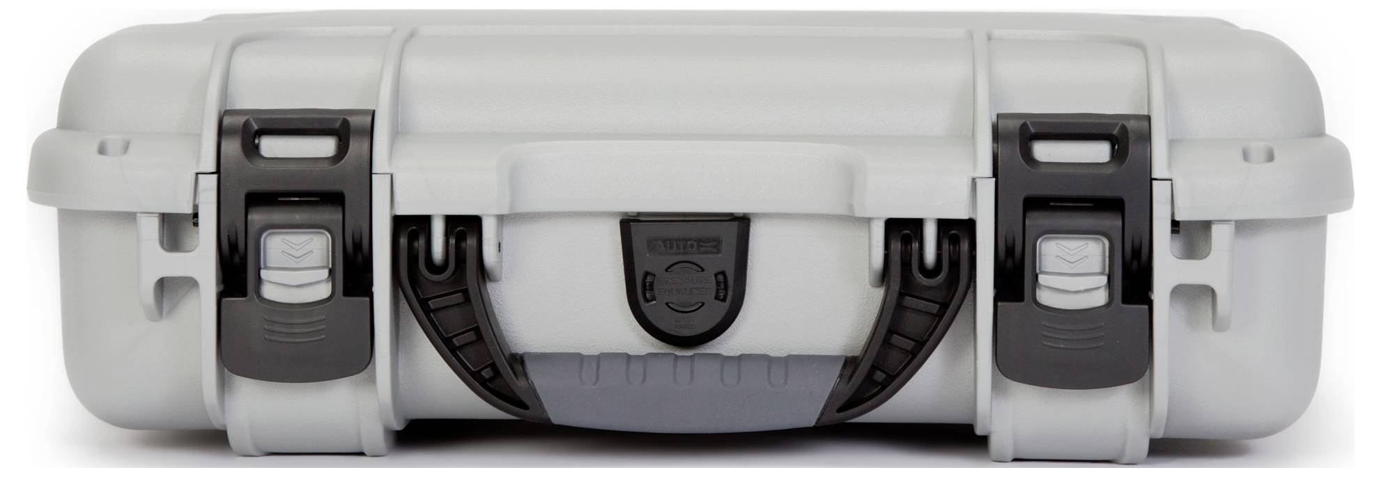 Grauer Schutzkoffer mit zwei schwarzen Verschlüssen, robustes Design, geeignet für den sicheren Transport empfindlicher Geräte.