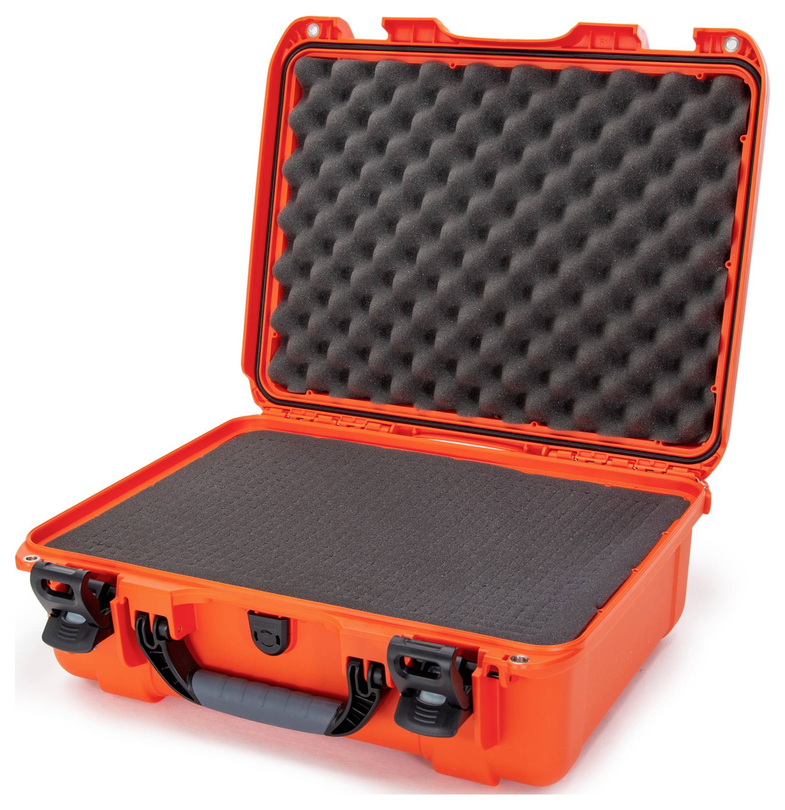Oranger, offener Schutzkoffer mit schwarzem Schaumstoffpolster im Inneren, geeignet für den sicheren Transport empfindlicher Ausrüstung.