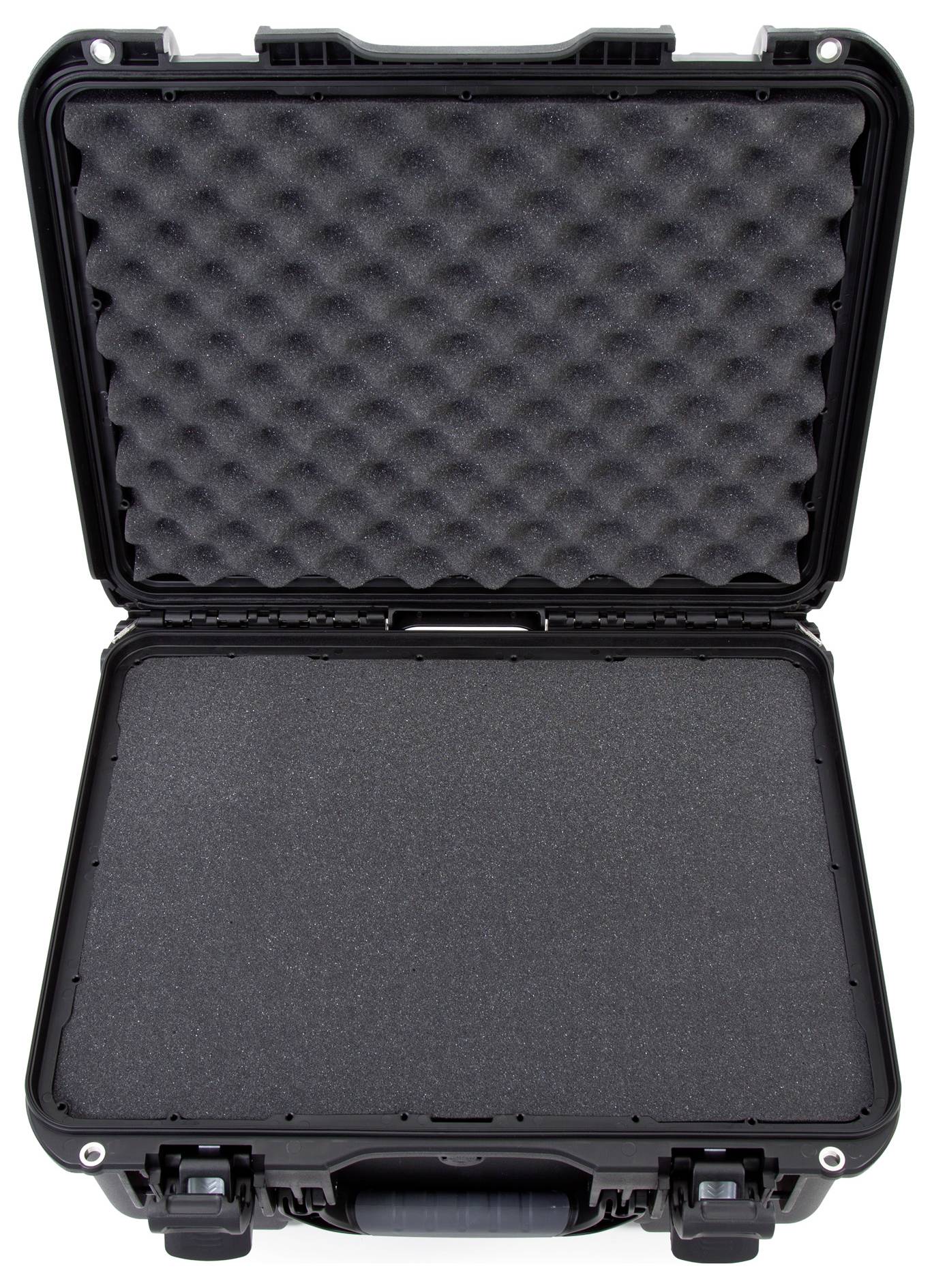 Ein offener, leerer schwarzer Hartschalenkoffer mit Schaumstoffpolsterung innen. Ideal für den sicheren Transport empfindlicher Gegenstände.