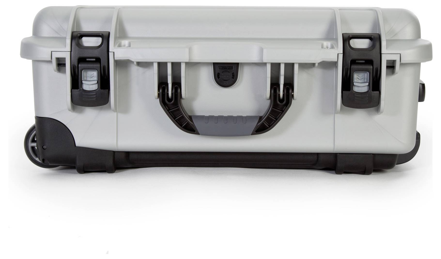 Ein stabiler, grauer Rollkoffer mit zwei schwarzen Verschlüssen und Griff, geeignet für den sicheren Transport empfindlicher Gegenstände.