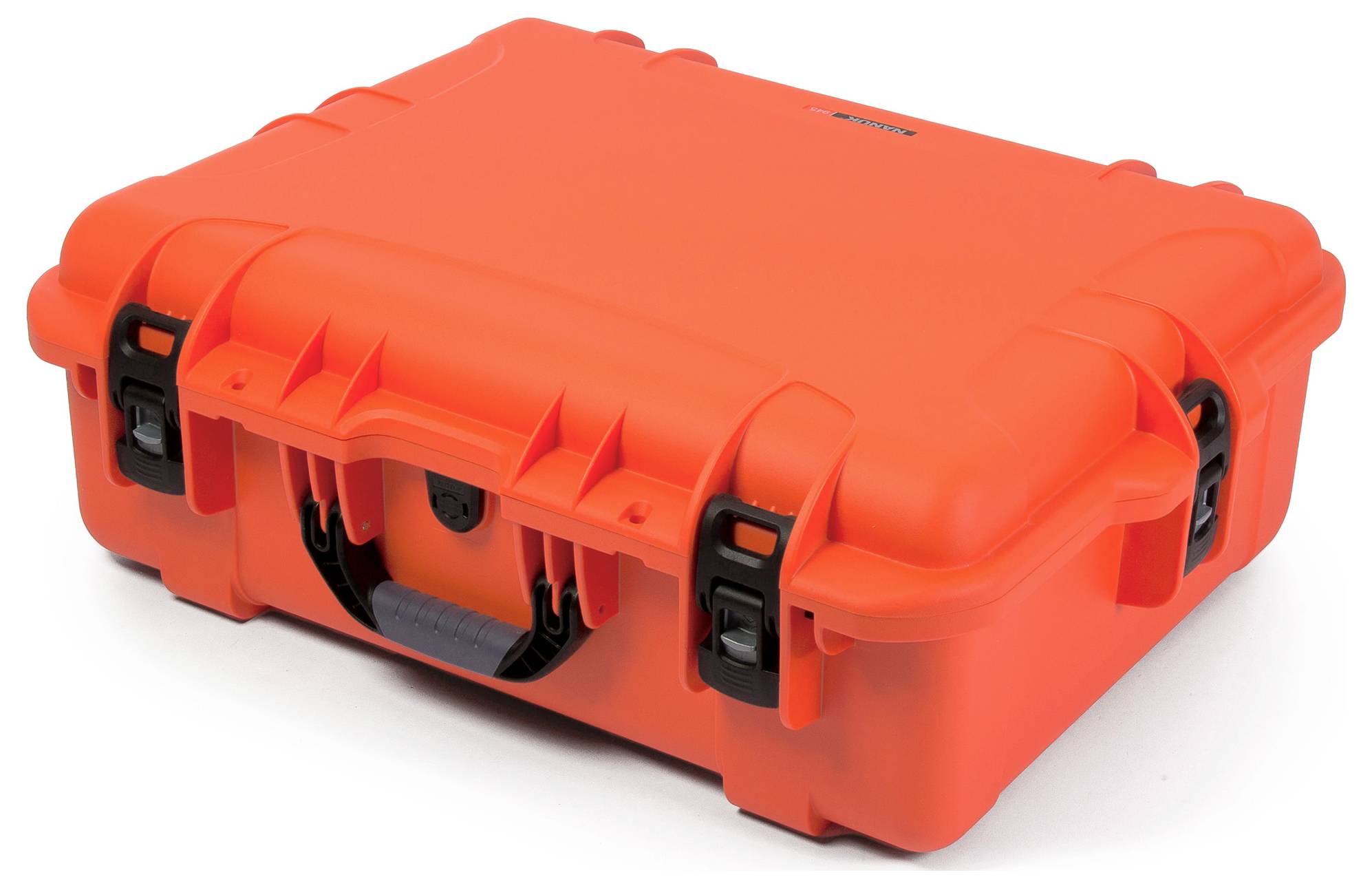 Ein robuster, orangefarbener Schutzkoffer mit schwarzen Verschlüssen, ideal zum Transport empfindlicher Gegenstände.