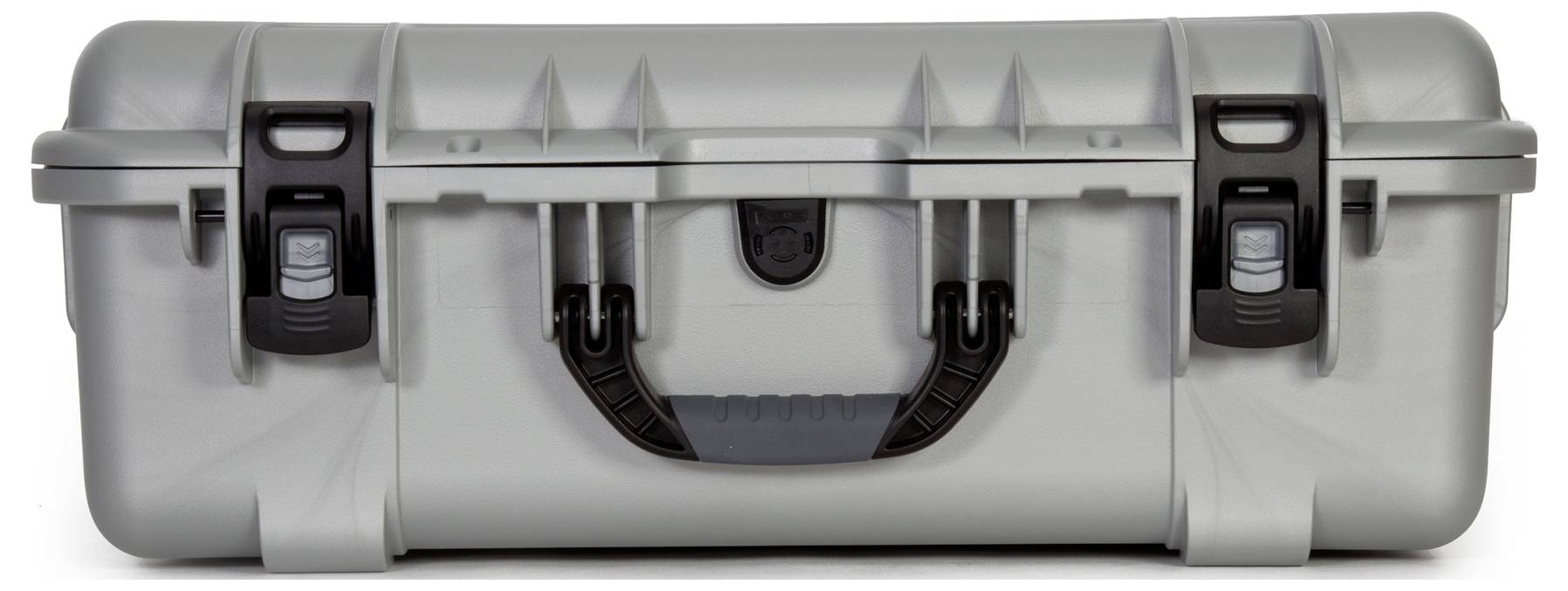 Grauer, robuster Schutzkoffer mit schwarzem Griff und zwei Schnappverschlüssen, geeignet für Transport und Aufbewahrung sensibler Ausrüstung.