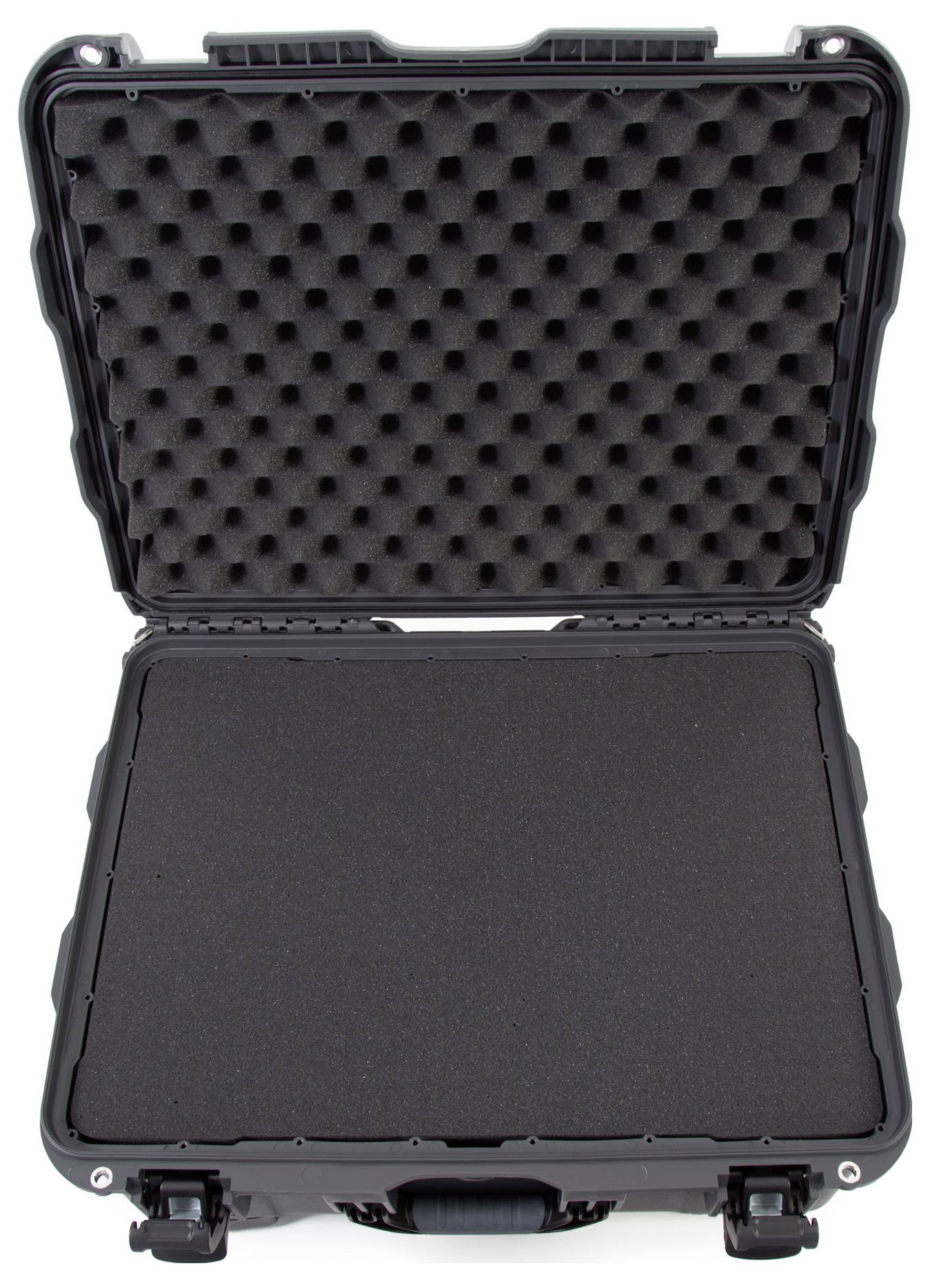 Offener, leerer schwarzer Transportkoffer mit Schaumstoffpolsterung, bereit zur sicheren Aufbewahrung von empfindlichem Equipment.