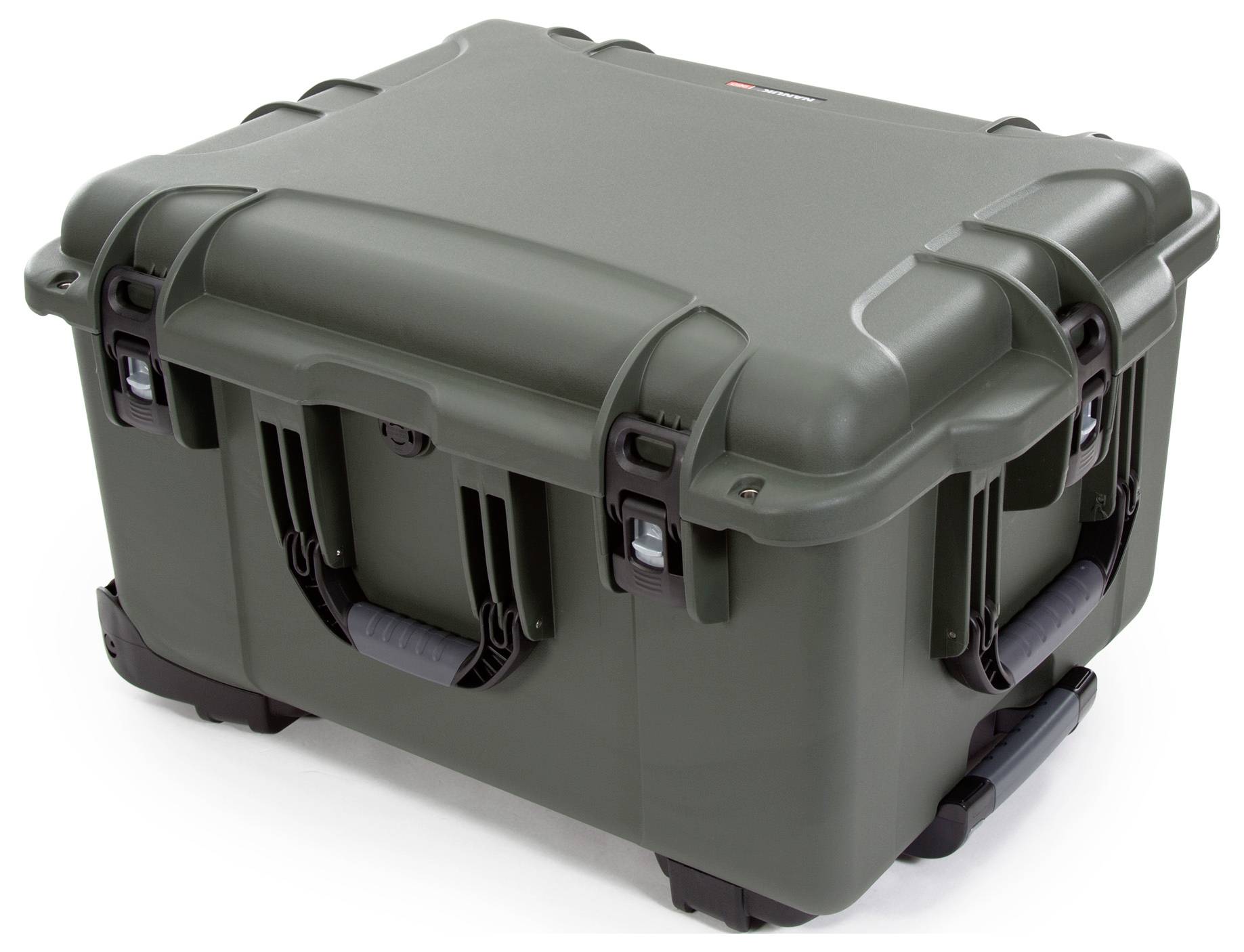 Dunkelgrüner, robuster Transportkoffer mit Griffen und Verschlüssen, geeignet für den sicheren Transport von Ausrüstung.
