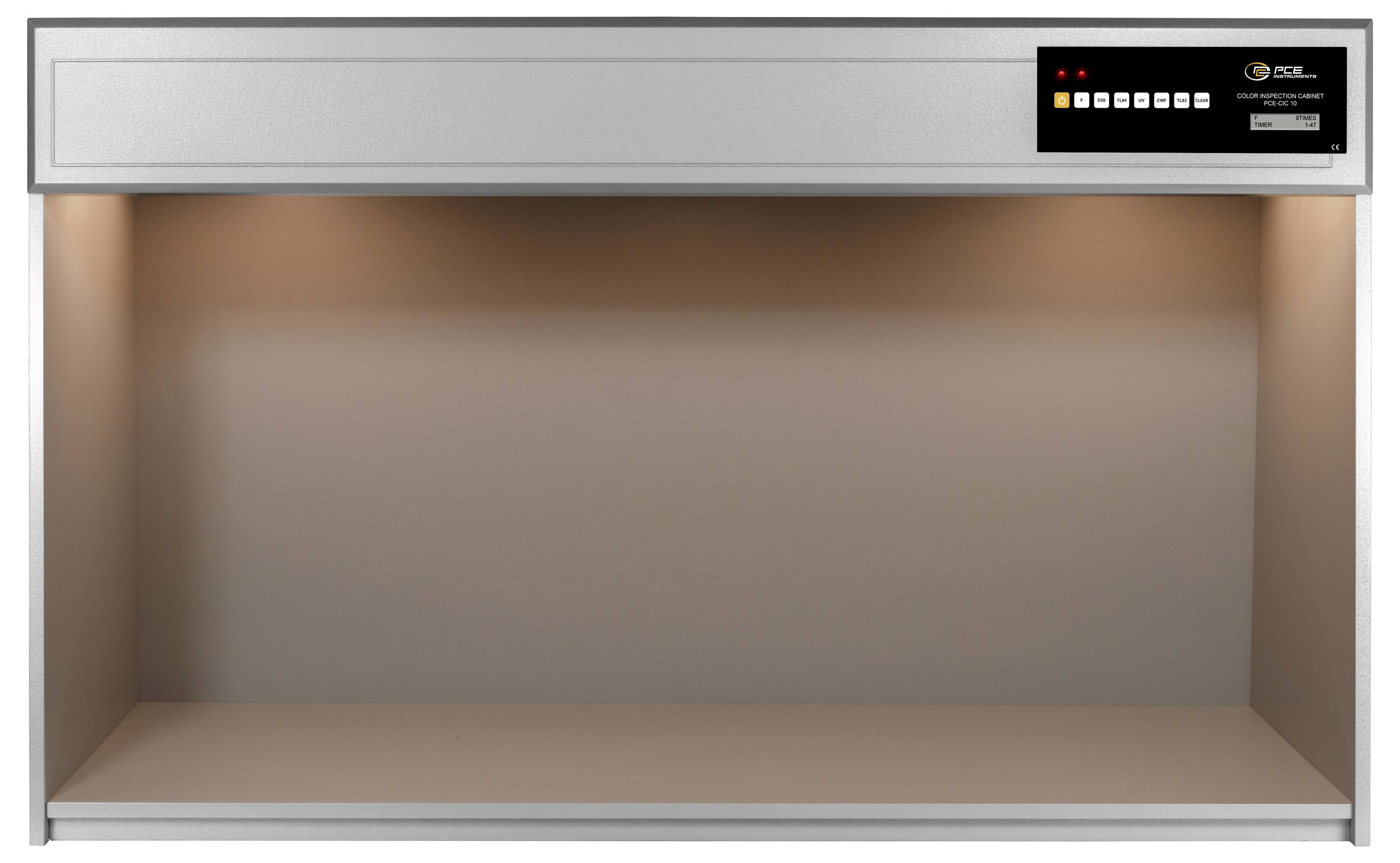 Leere kommerzielle Wärmebox aus Edelstahl mit einem digitalen Bedienfeld oben rechts und offener Innenseite mit Regal.