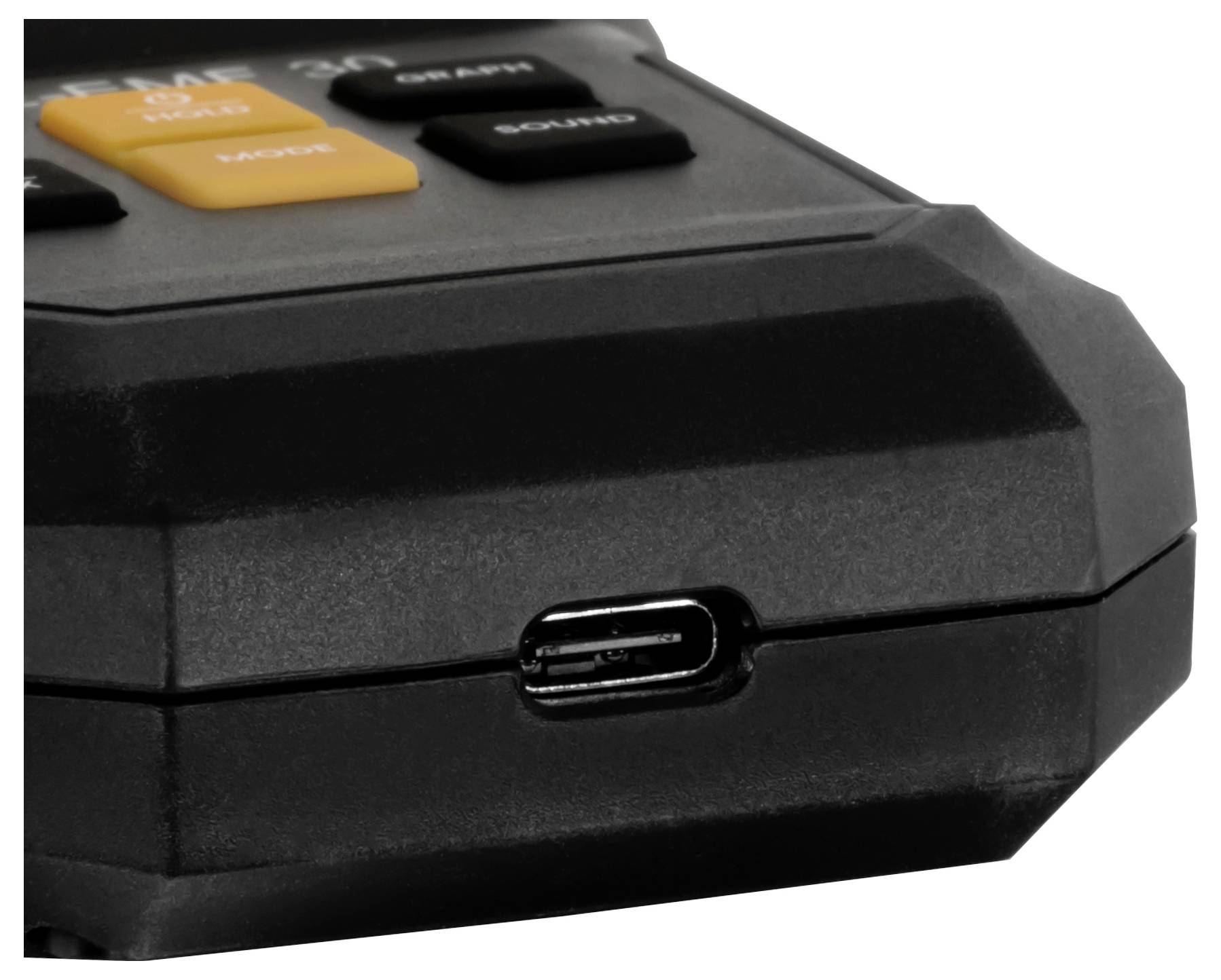 Nahaufnahme eines schwarzen elektronischen Geräts mit einem USB-C-Anschluss auf der Vorderseite und einigen erhabenen Tasten auf der Oberseite.