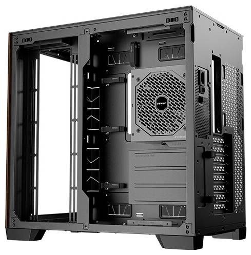 Schwarzes Computergehäuse ohne Seitenwände, zeigt internes Fachwerk zur Installation von Komponenten, mit Netzteil und Lüfteröffnung.