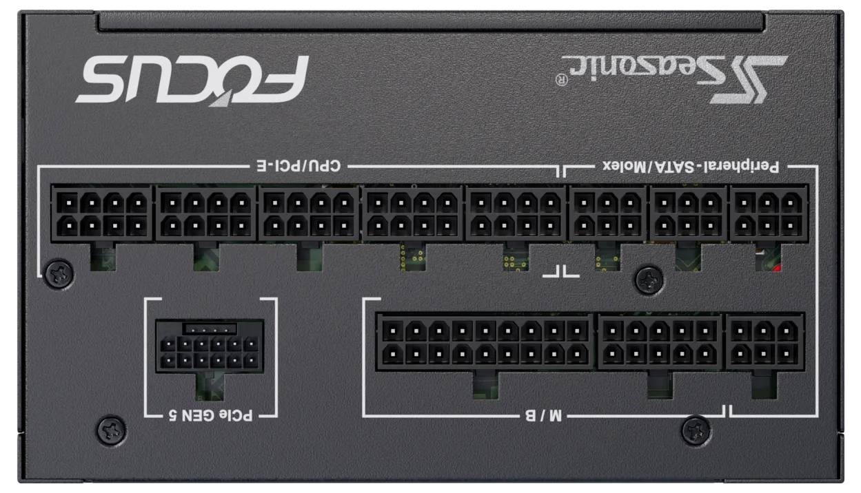 'FOCUS' Netzteil von Seasonic mit mehreren Anschlüssen für CPU, PCI-E, Peripherie, SATA und Molex.