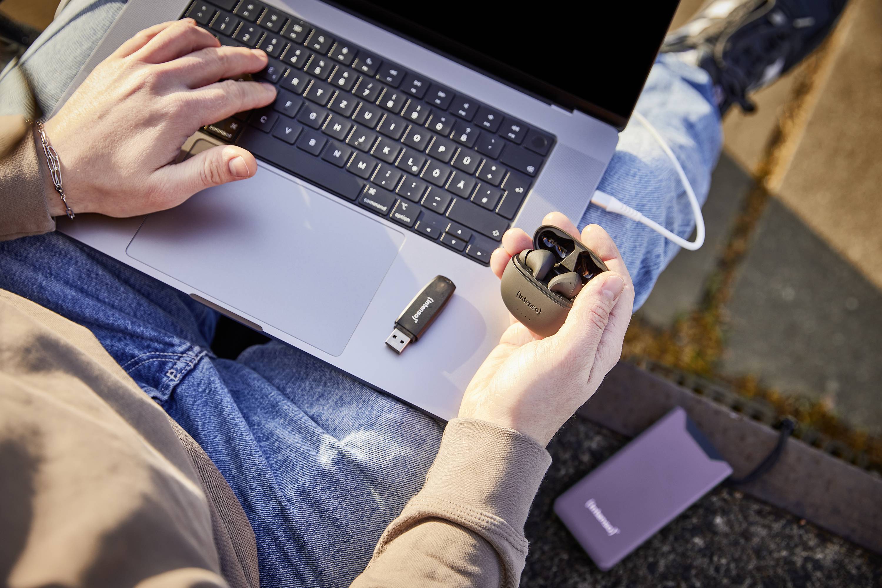 Intenso F10000 Powerbank 10000 mAh Quick Charge, USB PD LiPo USB-A, USB-C® Purple Statusanzeige