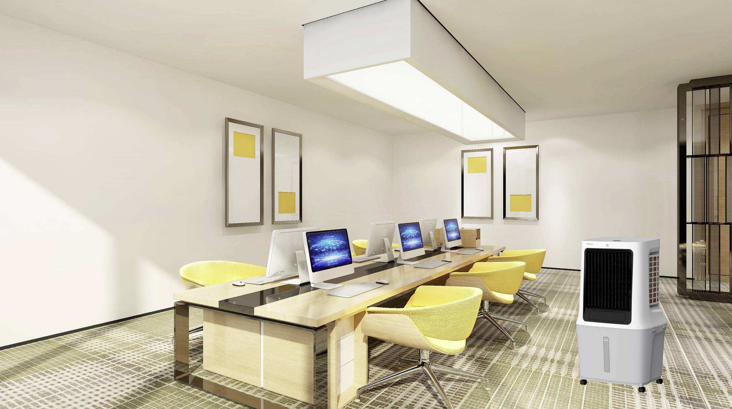 Ein modernes Büro mit vier Computern auf einem langen Tisch und gelben Stühlen. Ein tragbarer Luftkühler steht rechts im Raum.