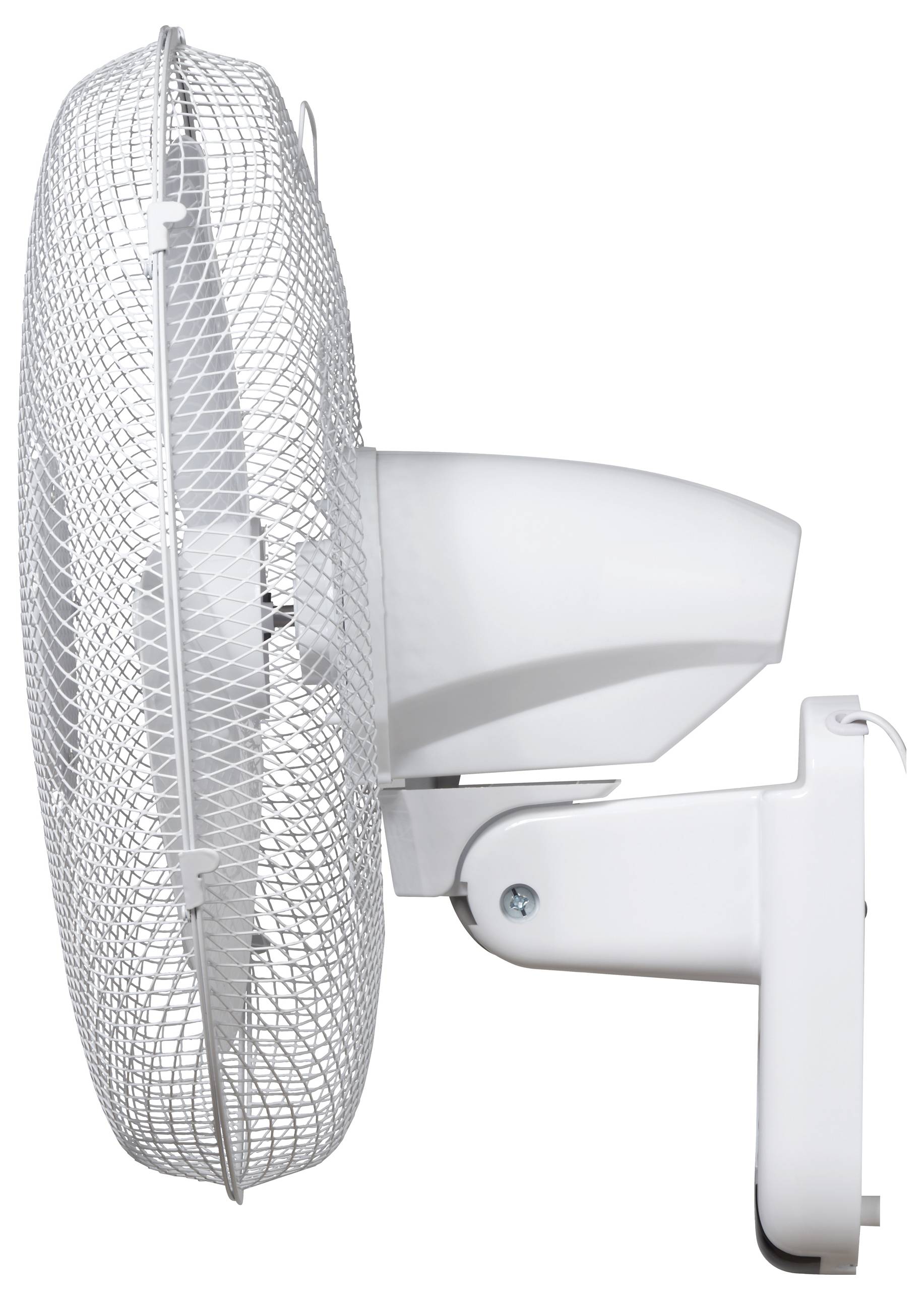 Seitenansicht eines weißen Wandventilators mit Schutzgitter, installiert auf einer Wandhalterung.