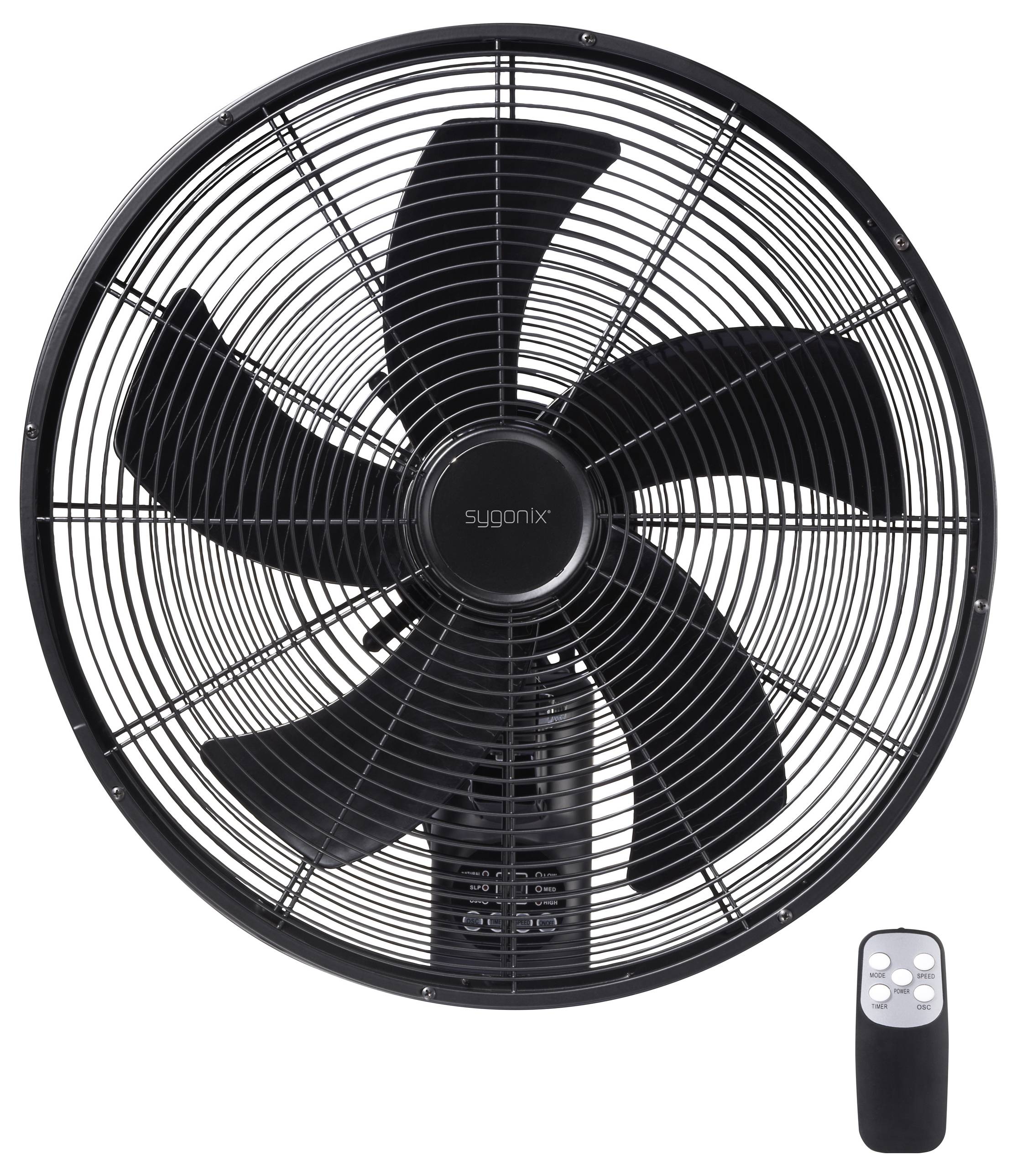 Elektrischer Standventilator mit schwarzem Gitter und fünf Flügeln, daneben eine Fernbedienung. Hauptziel: Luftzirkulation.