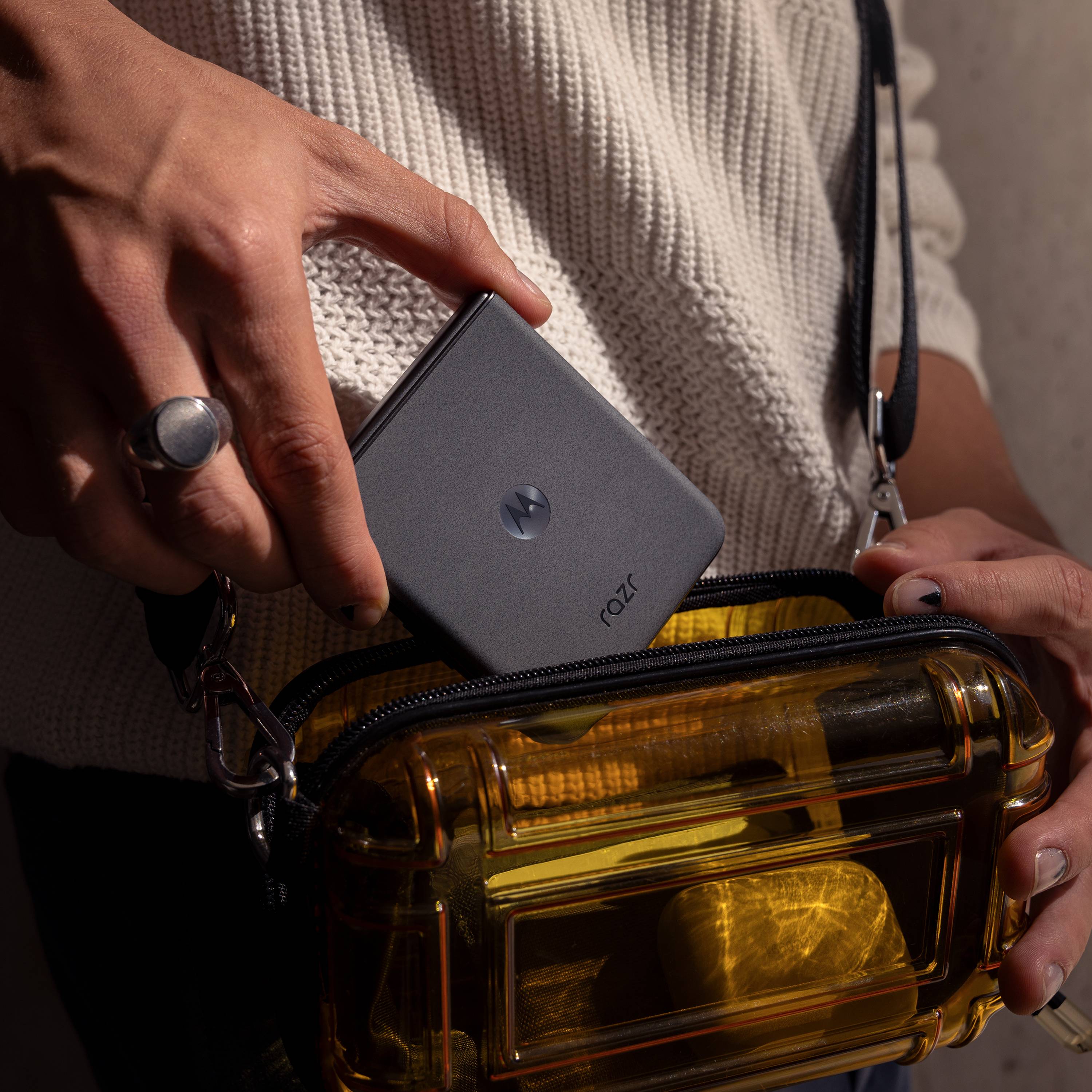 Motorola razr50 256 GB Grau 17.5 cm (6.9 Zoll) Smartphone