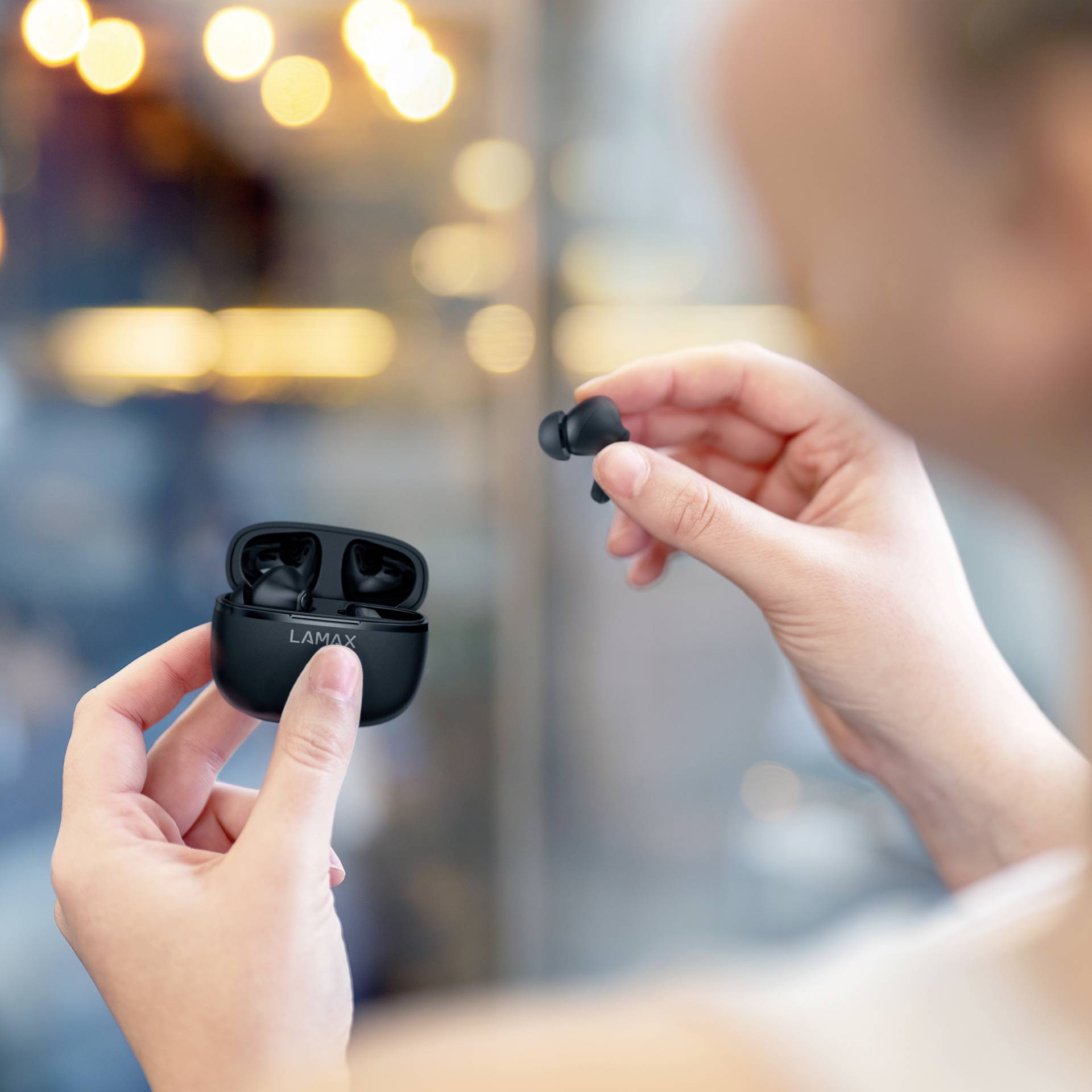 Lamax Clips1 Play In Ear Headset Bluetooth® Stereo Schwarz Batterieladeanzeige, Ladecase, Lautstärkeregelung, Schweißresistent