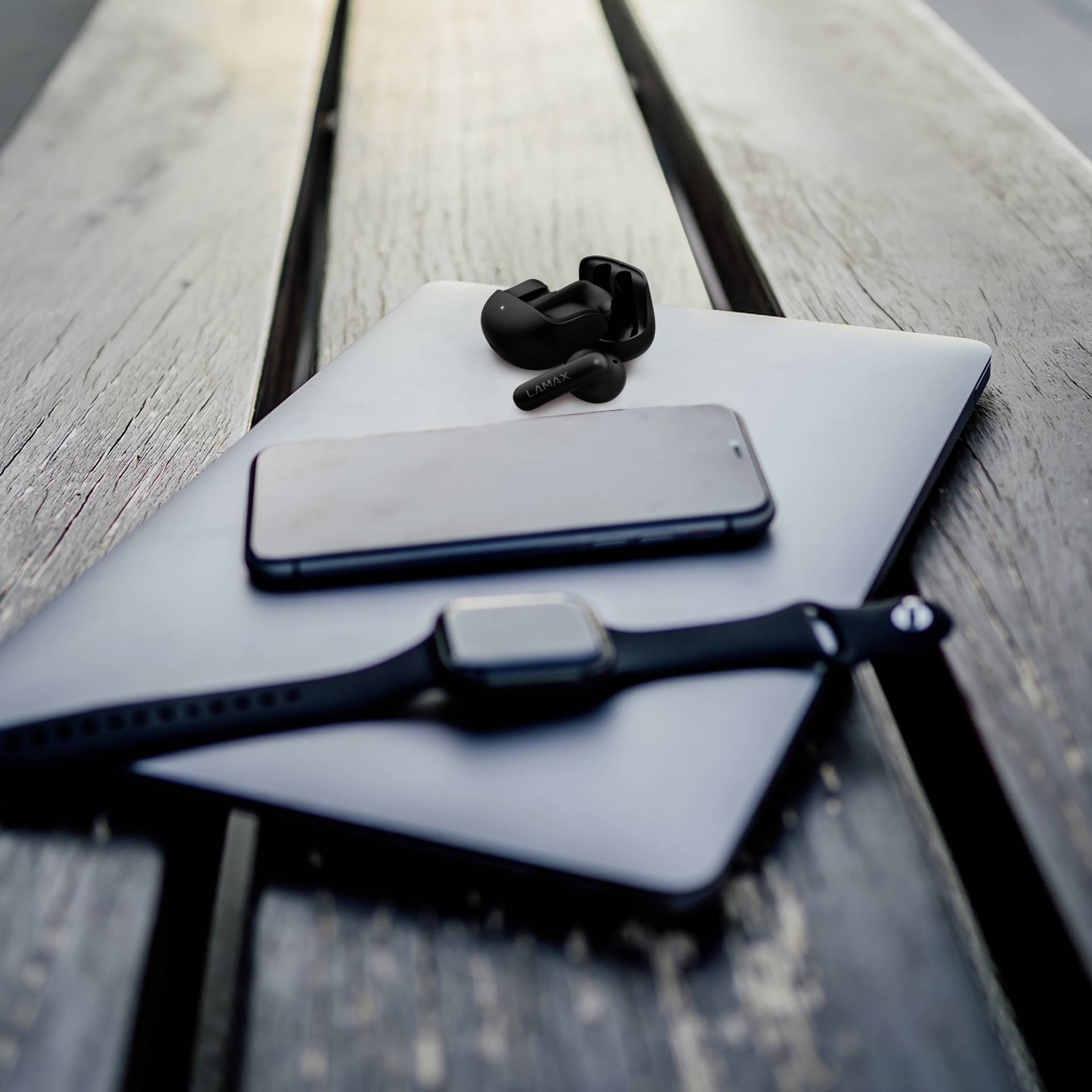 Lamax Tones1 In Ear Headset Bluetooth® Stereo Schwarz Batterieladeanzeige, Ladecase, Lautstärkeregelung, Schweißresistent