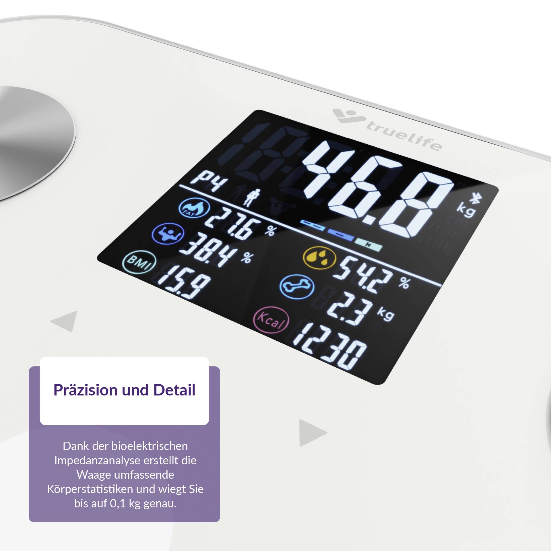 Intelligente Waage mit digitalem Display zeigt Gewicht von 46,6 kg, Körperfettanteil von 5,4 %, BMI von 15,9 und Kalorienverbrauch von 1230 kcal.