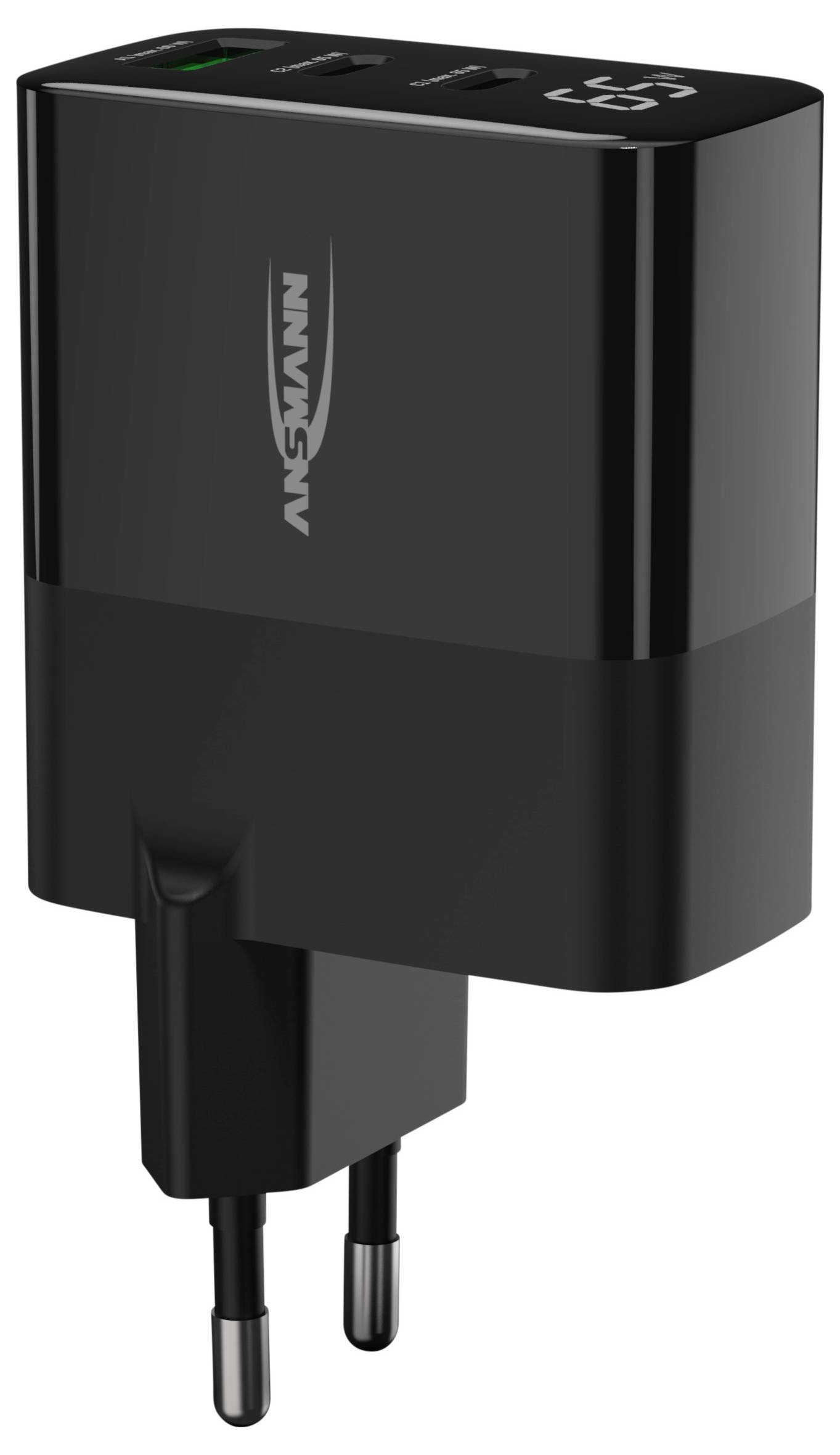 Ein schwarzes Wandladegerät mit zwei USB-Anschlüssen und einem USB-C-Anschluss, zeigt das Logo 'Aukey' auf der Vorderseite.