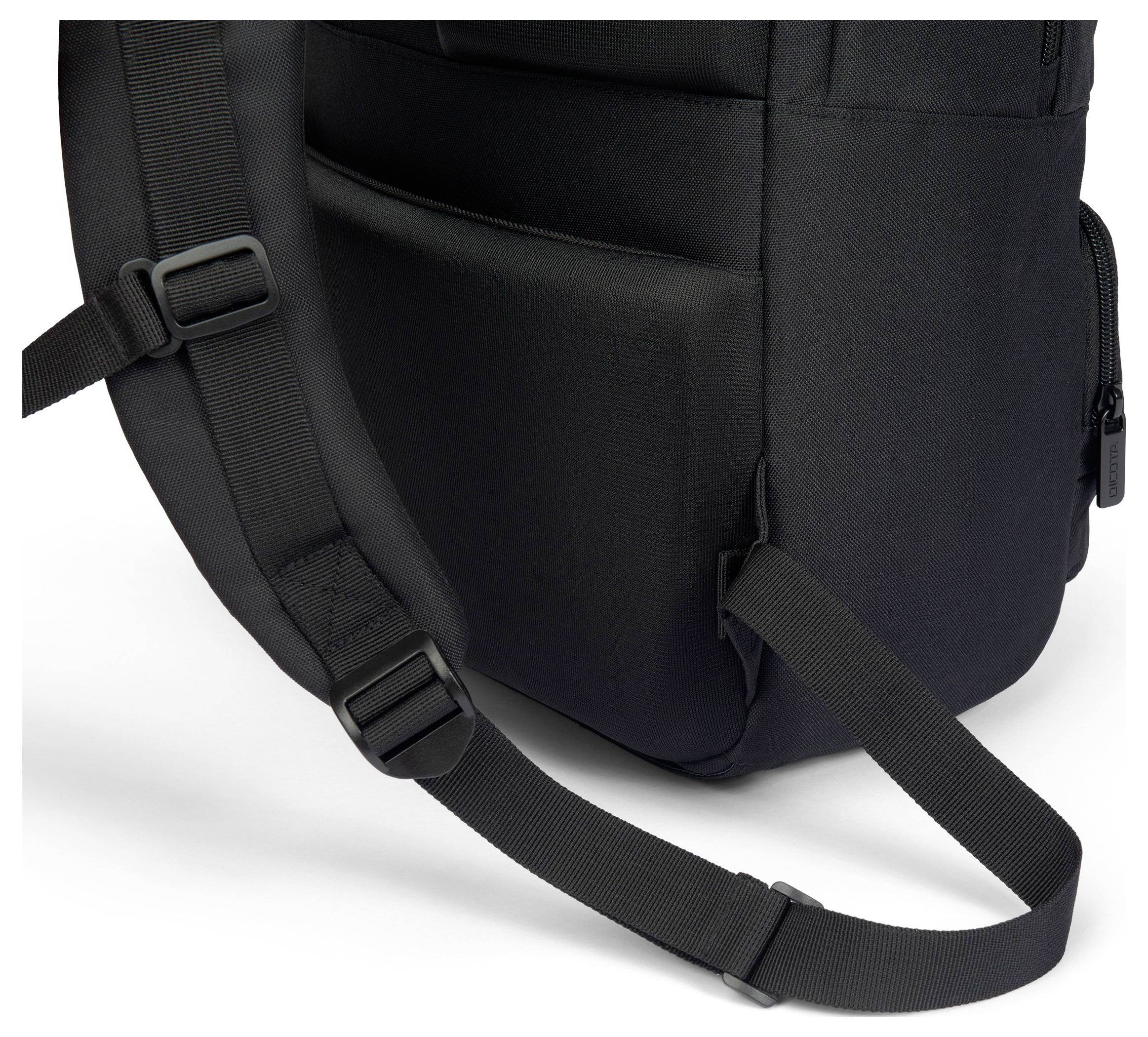 Schwarzer Rucksack mit verstellbarem Schultergurt und Klettverschluss. Taschen und Reißverschluss sichtbar an der Seite.