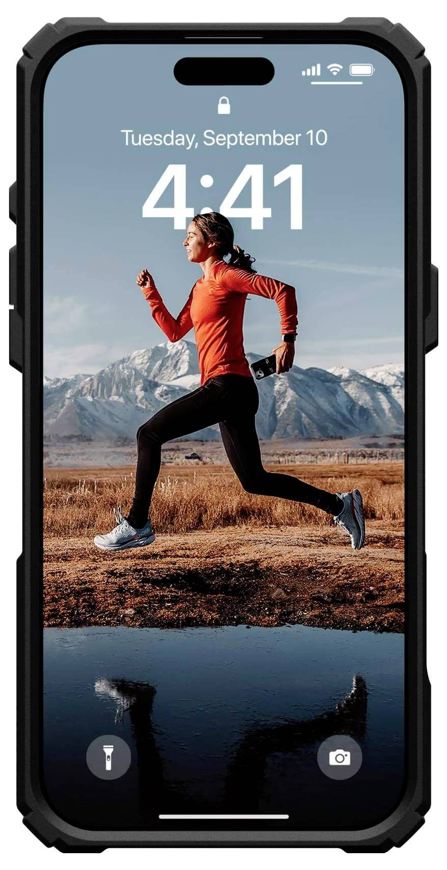 Eine Person joggt vor einer Bergkulisse. Die Uhrzeit auf dem Handy-Bildschirm zeigt 16:41.