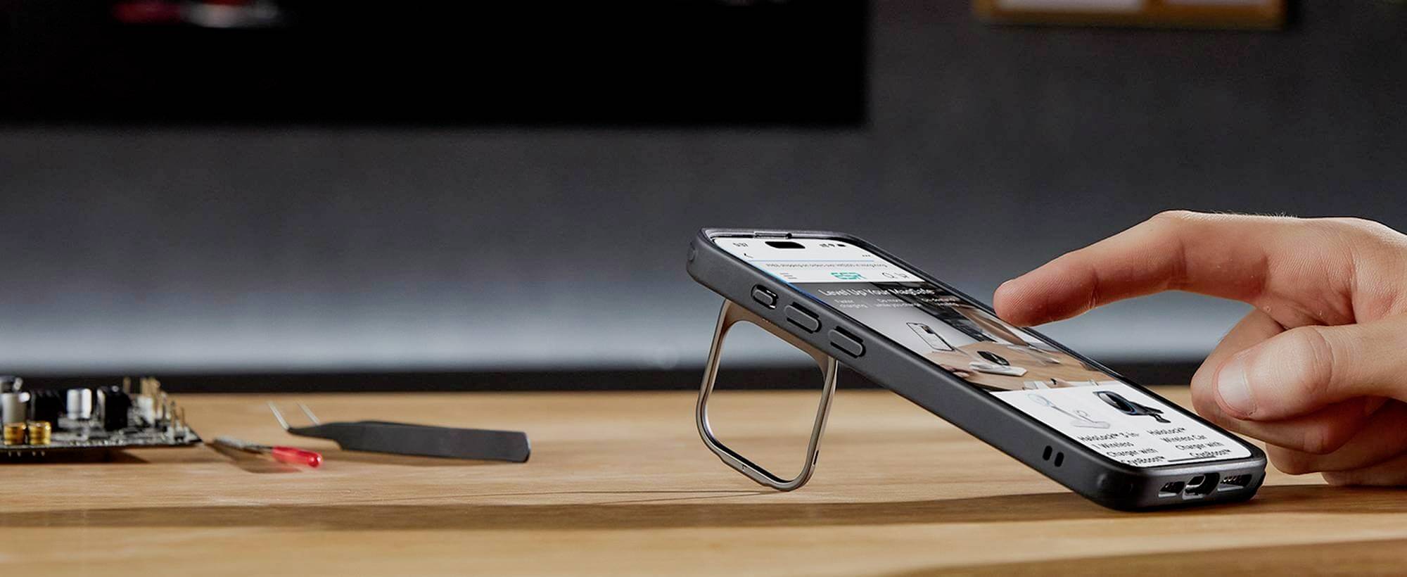 ESR Classic Hybrid HaloLock Case + Stash Stand Backcover Apple iPhone 15 Pro Transparent, Schwarz MagSafe kompatibel 1A6740202