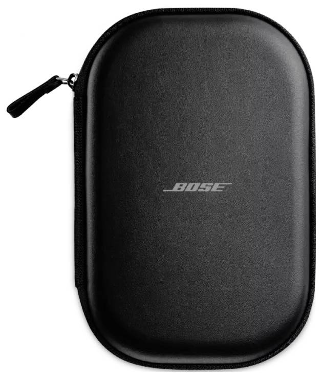 Schwarzes Etui mit Reißverschluss, auf dem das Logo 'BOSE' in der Mitte steht. Geeignet zur Aufbewahrung von Kopfhörern oder anderem Zubehör.