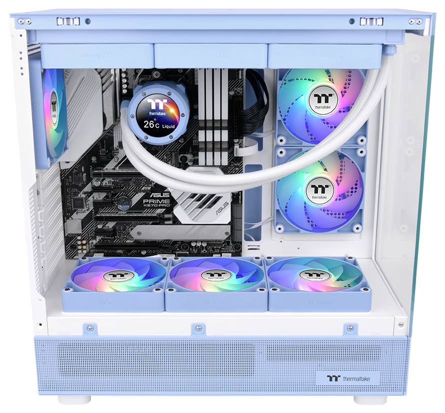 Ein maßgeschneiderter Gaming-PC mit transparentem Seitenpanel zeigt interne Komponenten, einschließlich LED-beleuchteter Lüfter und einer Temperaturkühlmittel-Anzeige mit der Anzeige „26°C Liquid