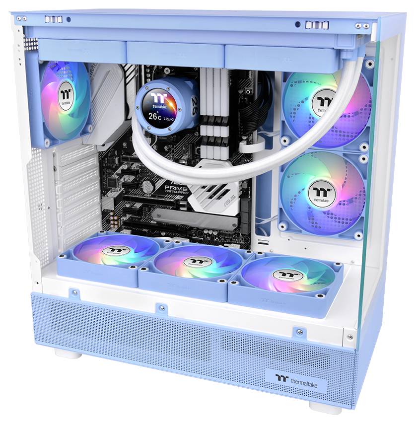 Ein Gaming-PC mit transparentem Seitenpanel zeigt RGB-Kühlventilatoren und ein Flüssigkeitskühlsystem. Das digitale Display zeigt 