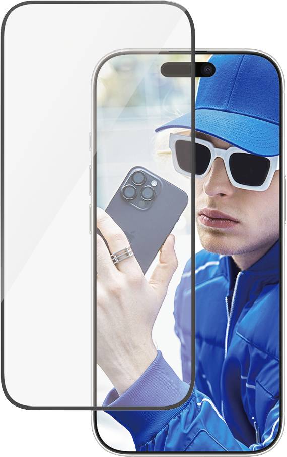 Person mit blauem Outfit und Sonnenbrille hält ein Smartphone. Daneben eine transparente Schutzfolie für das Display des Smartphones.