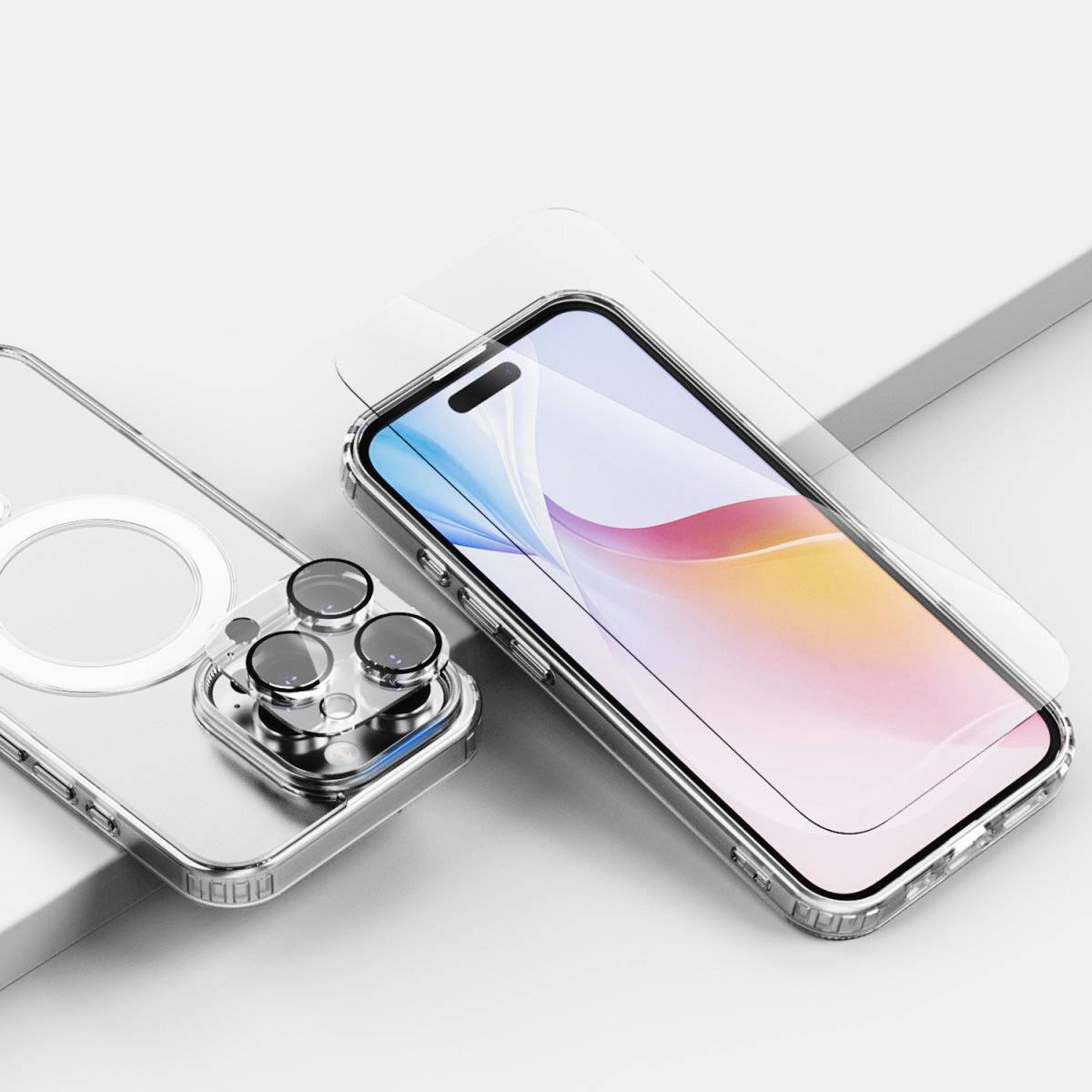 Smartphone mit transparentem Schutzgehäuse und Kameramodul auf weißem Hintergrund. Bildschirm zeigt abstraktes, buntes Design.