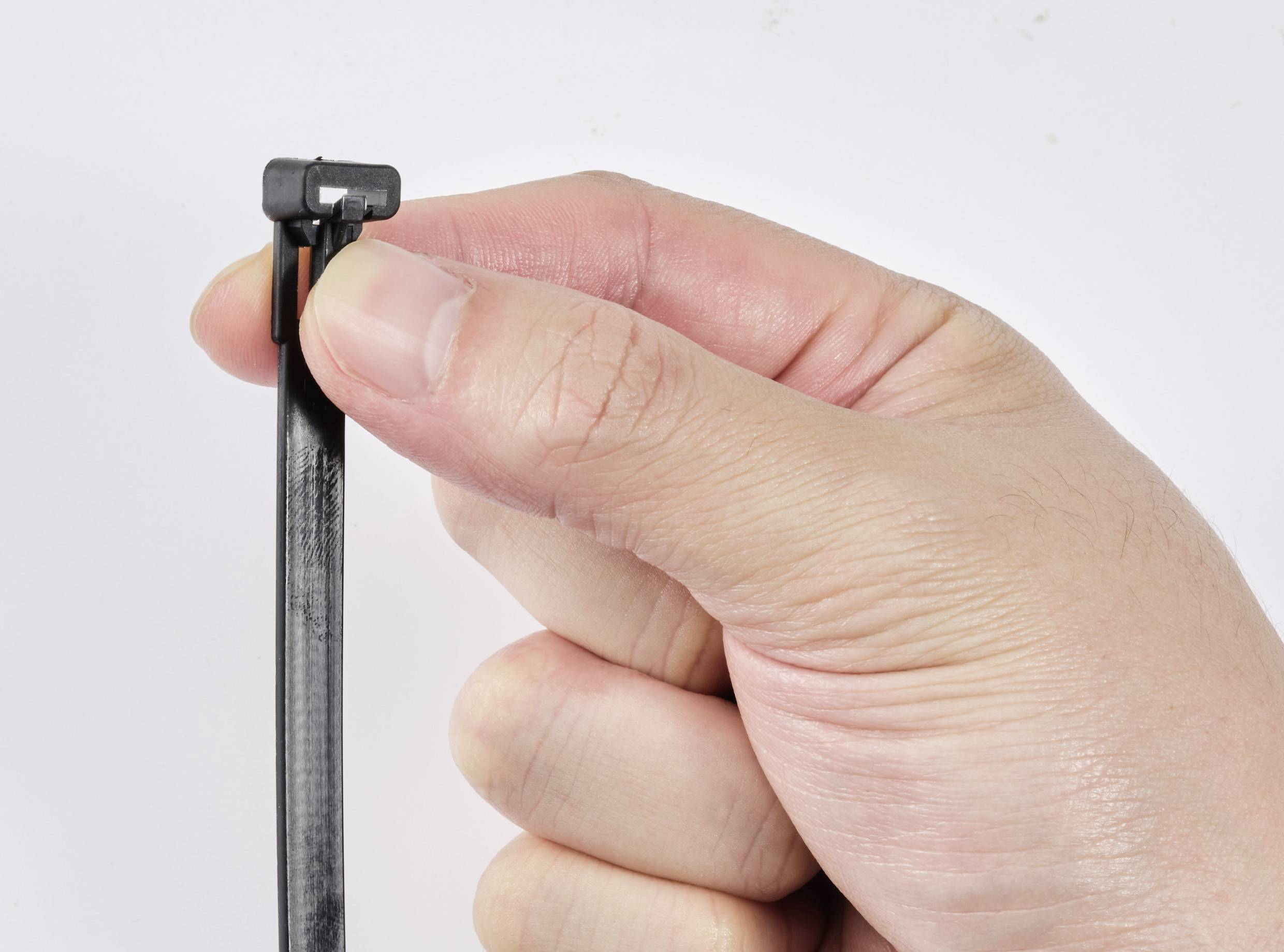 TRU COMPONENTS TC-13340648 TC-RT-150-7.6-B Kabelbinder 150mm 7.6mm Schwarz Lösbar, chemische Beständigkeit, UV-stabilisiert 100St.