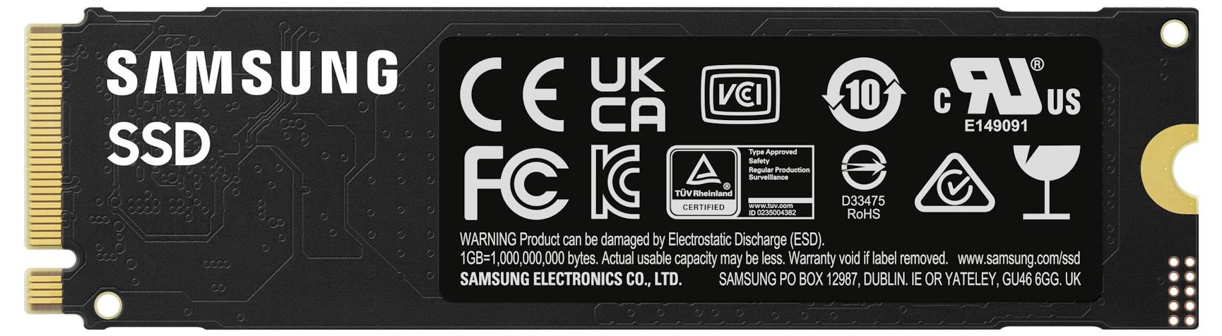 Eine Samsung SSD mit verschiedenen internationalen Zertifizierungs- und Warnsymbolen auf der Vorderseite.