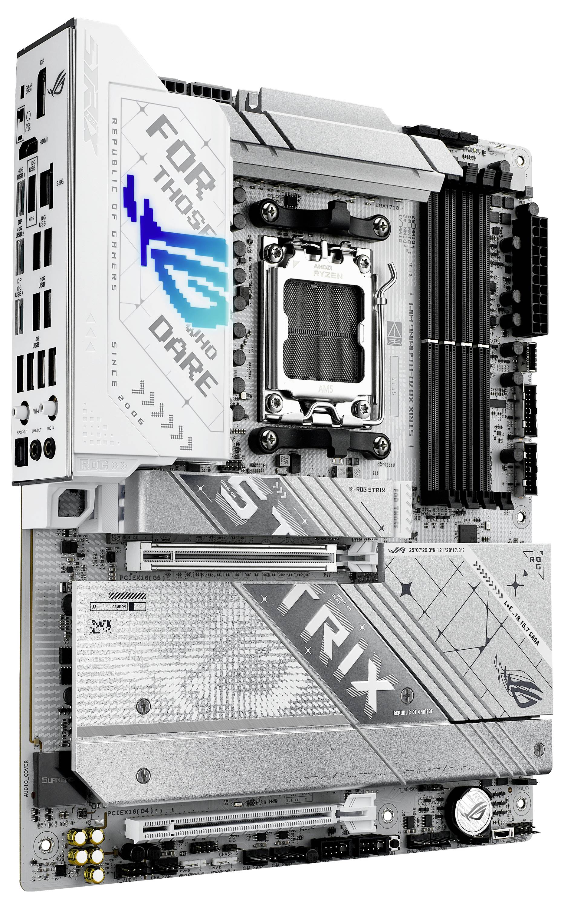 Weiße ASUS-Mainboard-Platine mit der Aufschrift 'For those who dare'. Sockel für CPU, mehrere Anschlüsse und Kühlkörper sind sichtbar.