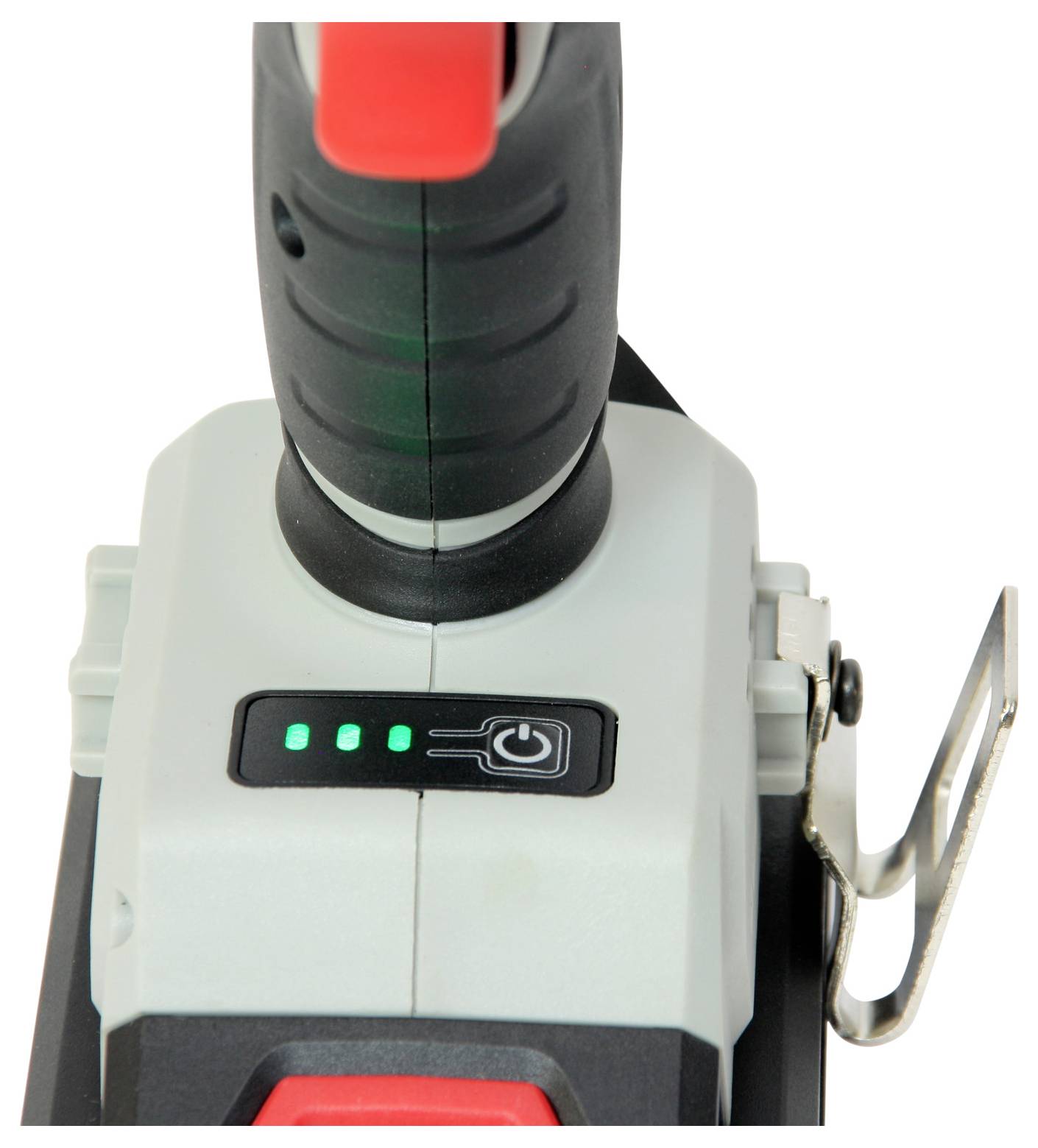 Stabstaubsauger mit beleuchtetem LED-Indikator für den Ladezustand, schwarzer Griff, silberne Befestigungsklammer.