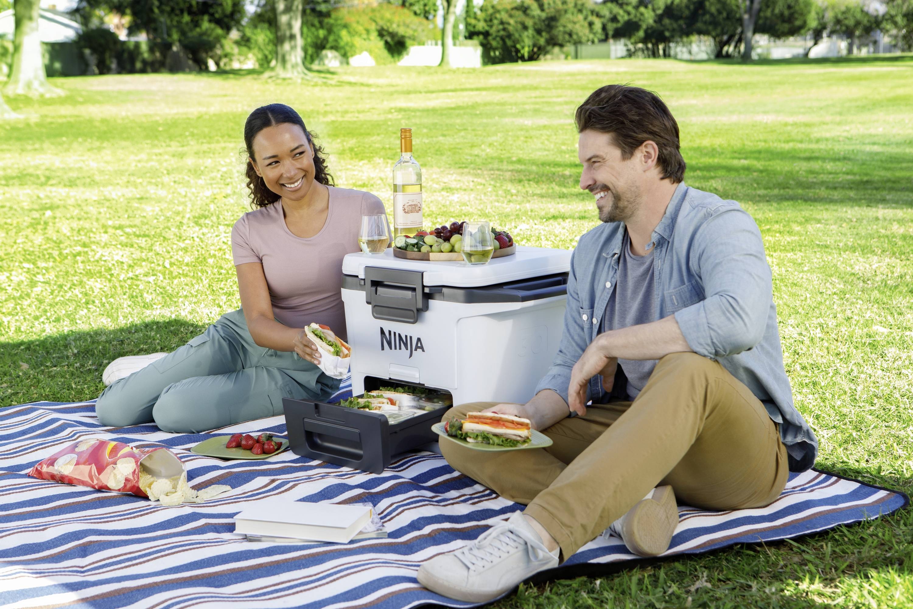 Ninja FrostVault Kühlbox Passiv Weiß, Schwarz 28 l