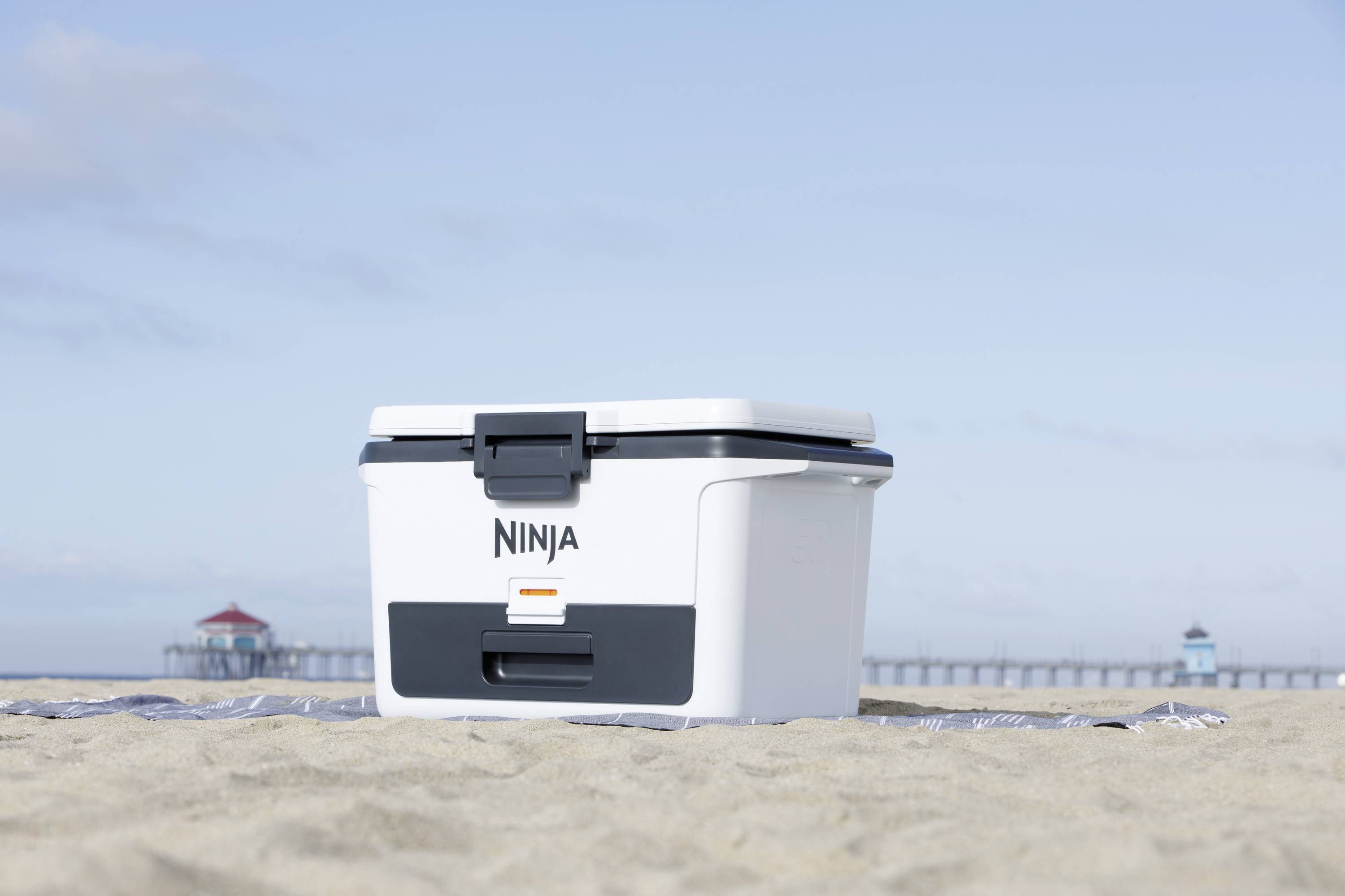 Ninja FrostVault Kühlbox Passiv Weiß, Schwarz 47 l