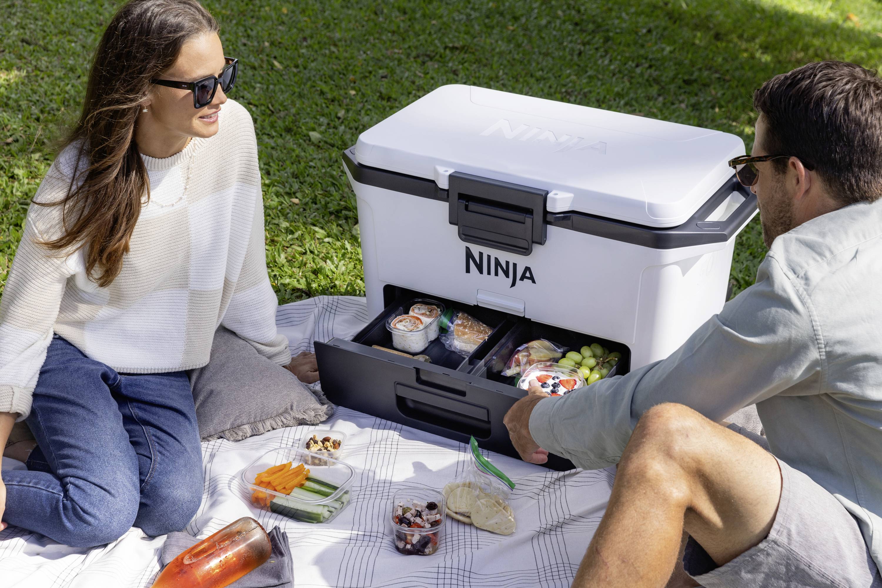 Ninja FrostVault Kühlbox Passiv Weiß, Schwarz 47 l