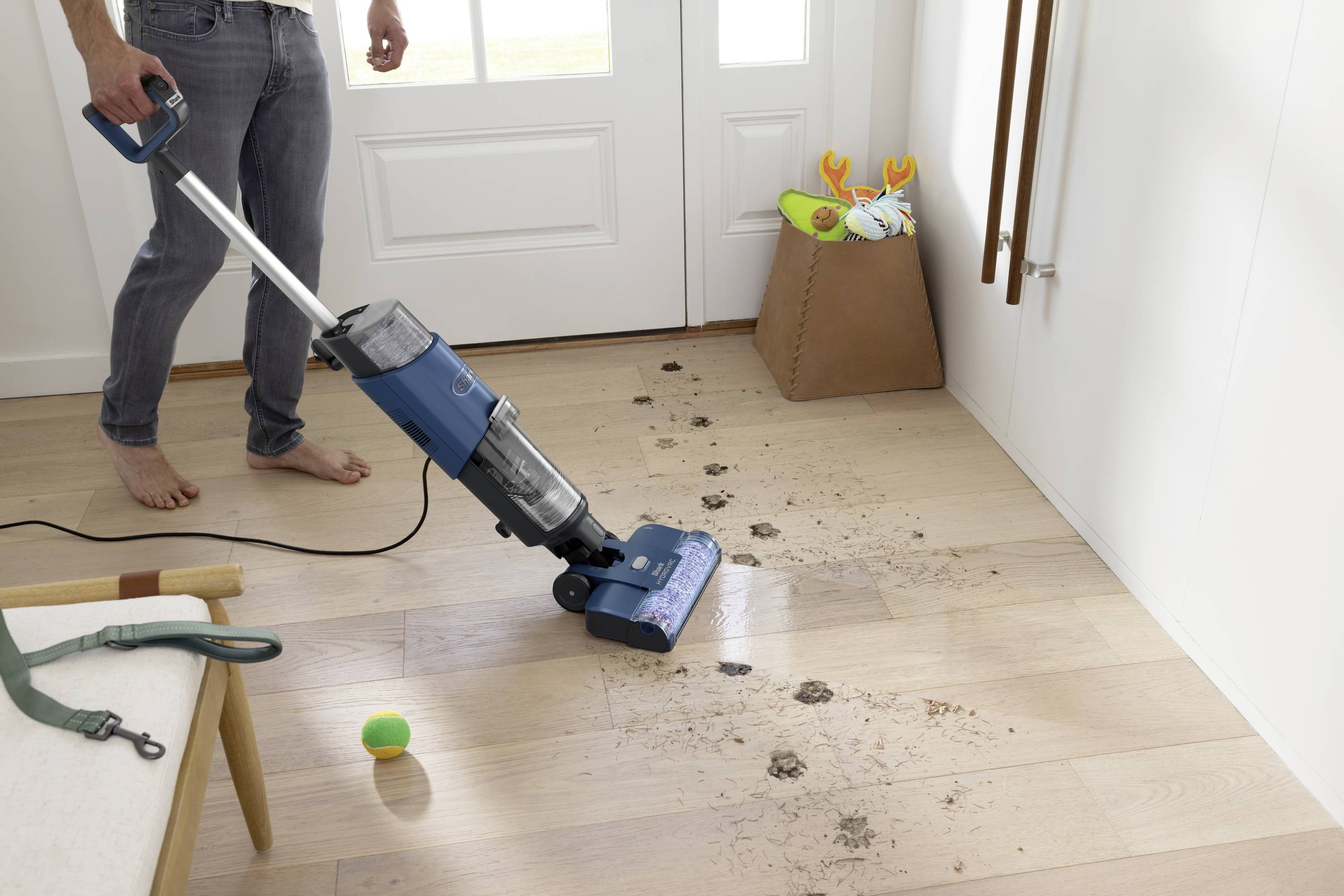 Shark Hydrovac WD100EU Nass-/Trockensauger 0.5l Standfunktion, herausnehmbarer Wassertank