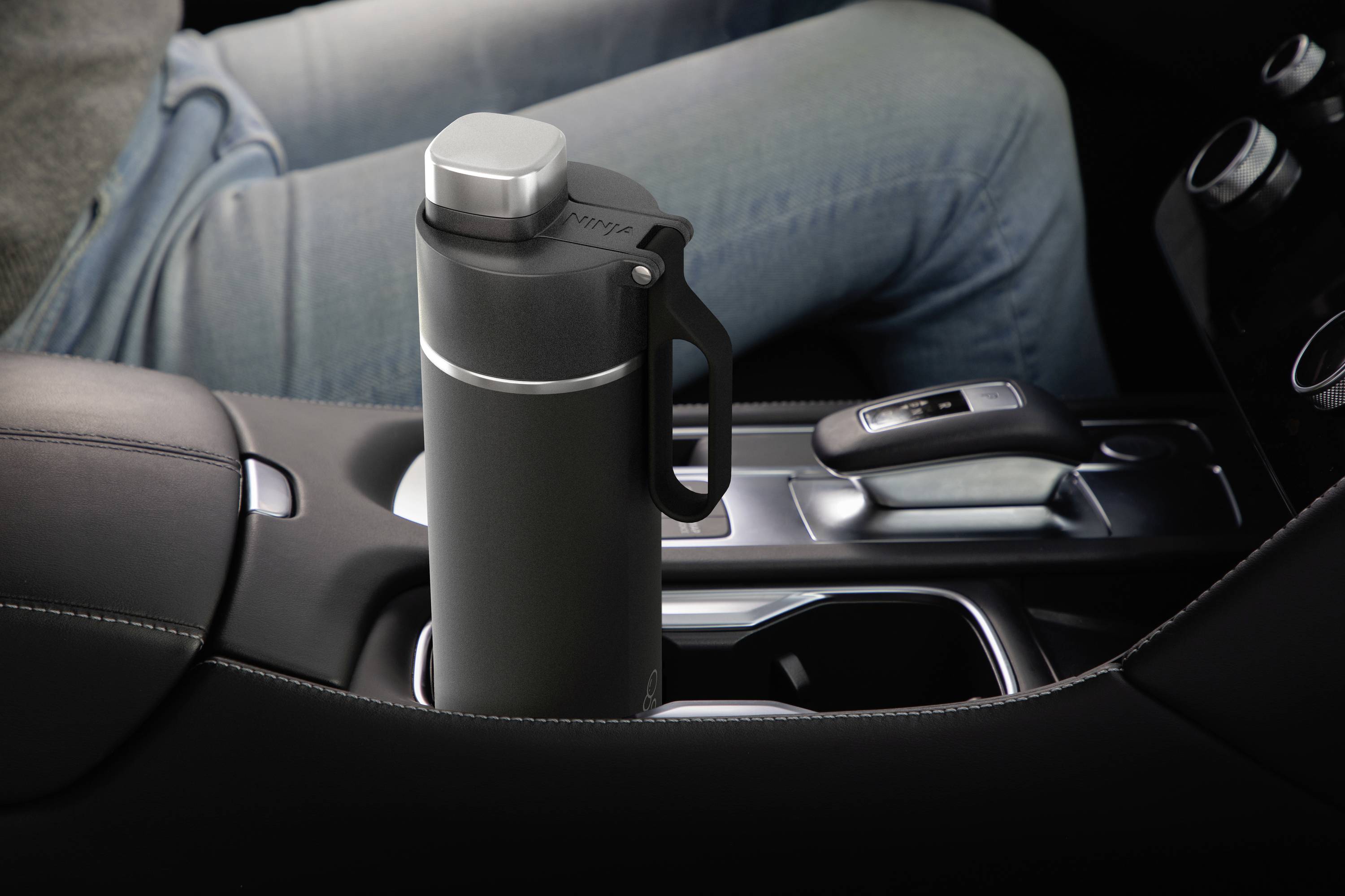 Ninja Thirsti Thermoflasche Schwarz 700ml DW2401EUUKBK