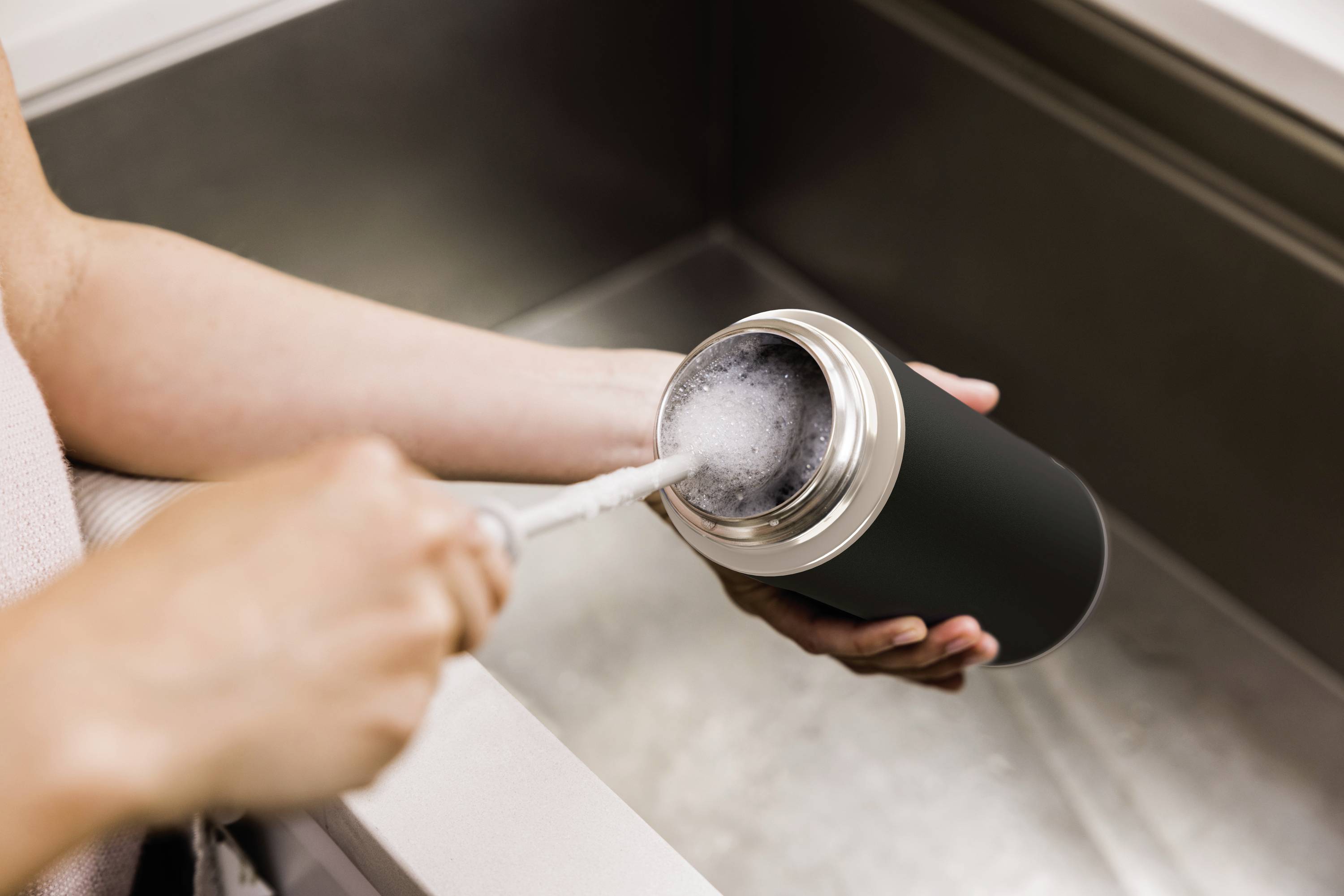 Ninja Thirsti Thermoflasche Schwarz 700ml DW2401EUUKBK