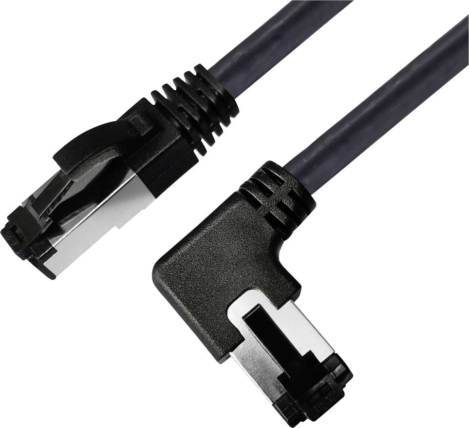 Ein schwarzes Ethernet-Kabel mit zwei RJ45-Steckern, einer davon rechtwinklig abgewinkelt, auf weißem Hintergrund.
