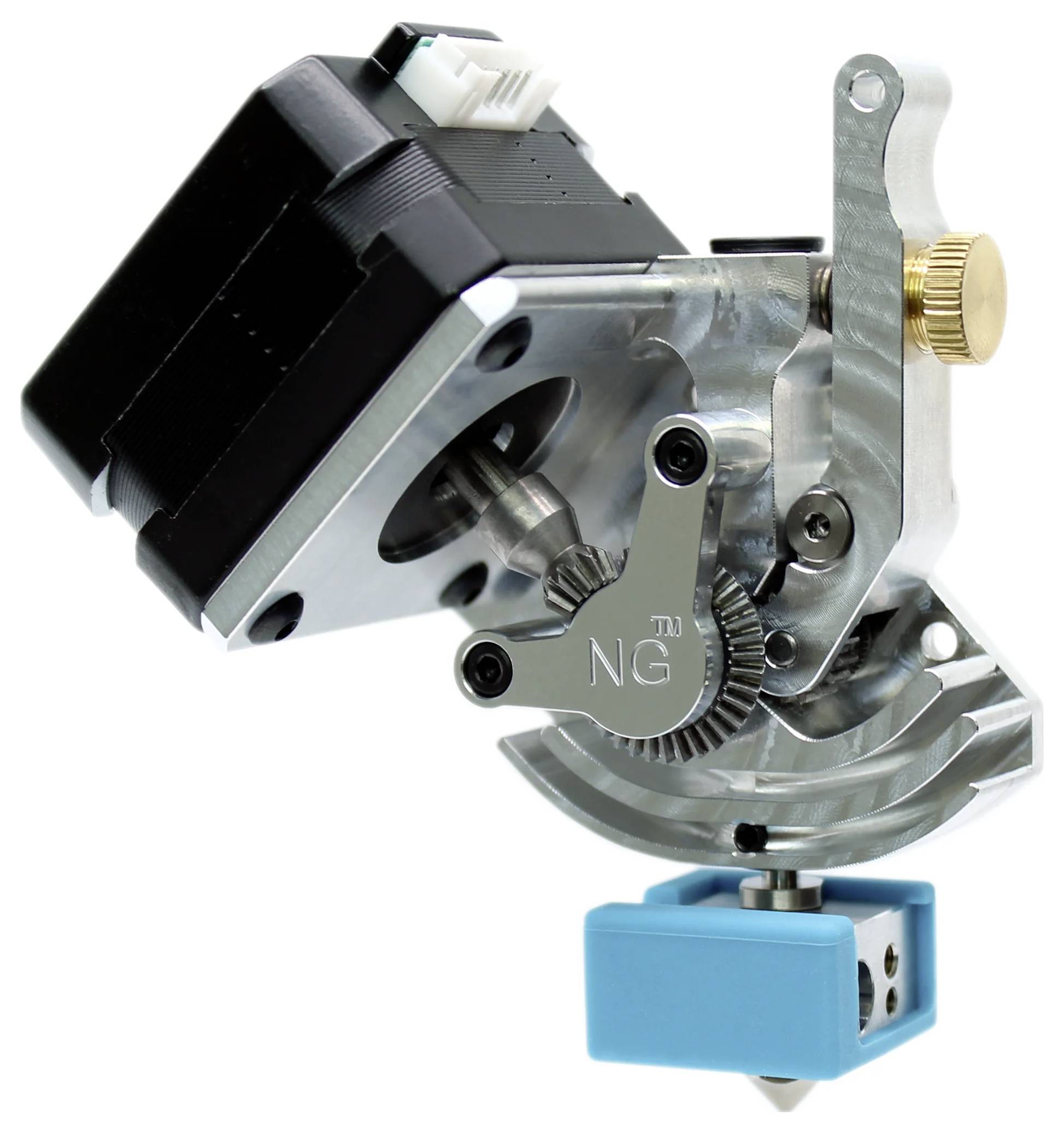 Nahaufnahme einer metallischen mechanischen Baugruppe mit einem schwarzen Motor, Zahnrädern und einer blauen Grundplatte, montiert auf weißem Hintergrund.