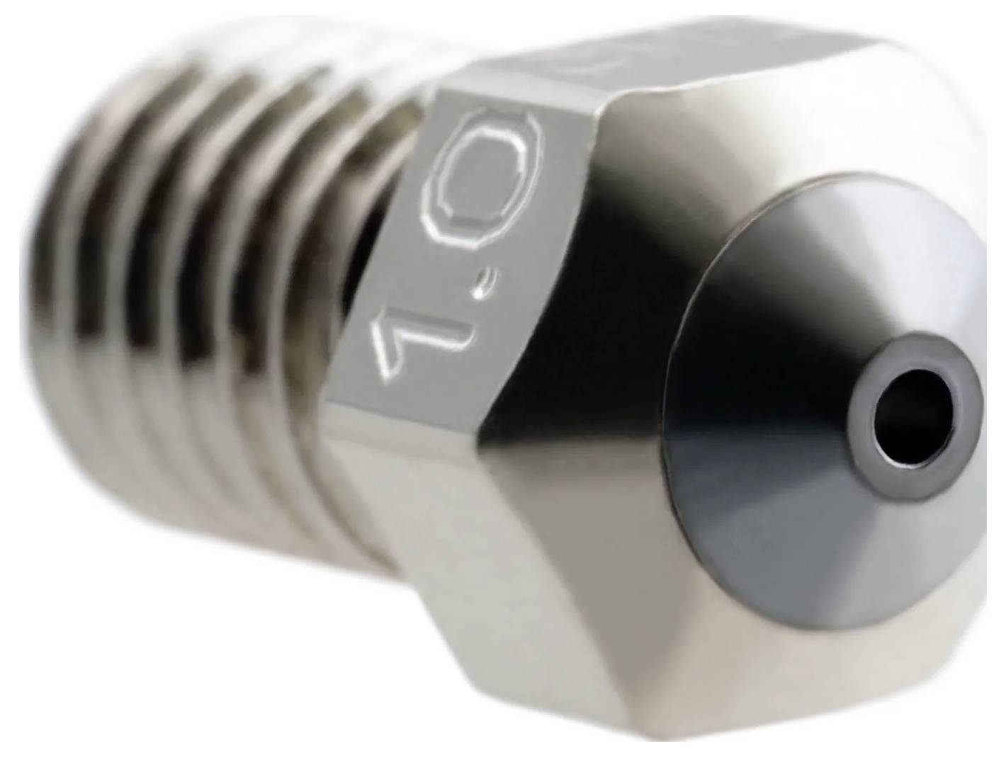 Nahaufnahme einer Metalldruckdüse eines 3D-Druckers mit Gewinde-Heizblock und spitzer Extrusionsspitze auf weißem Hintergrund.