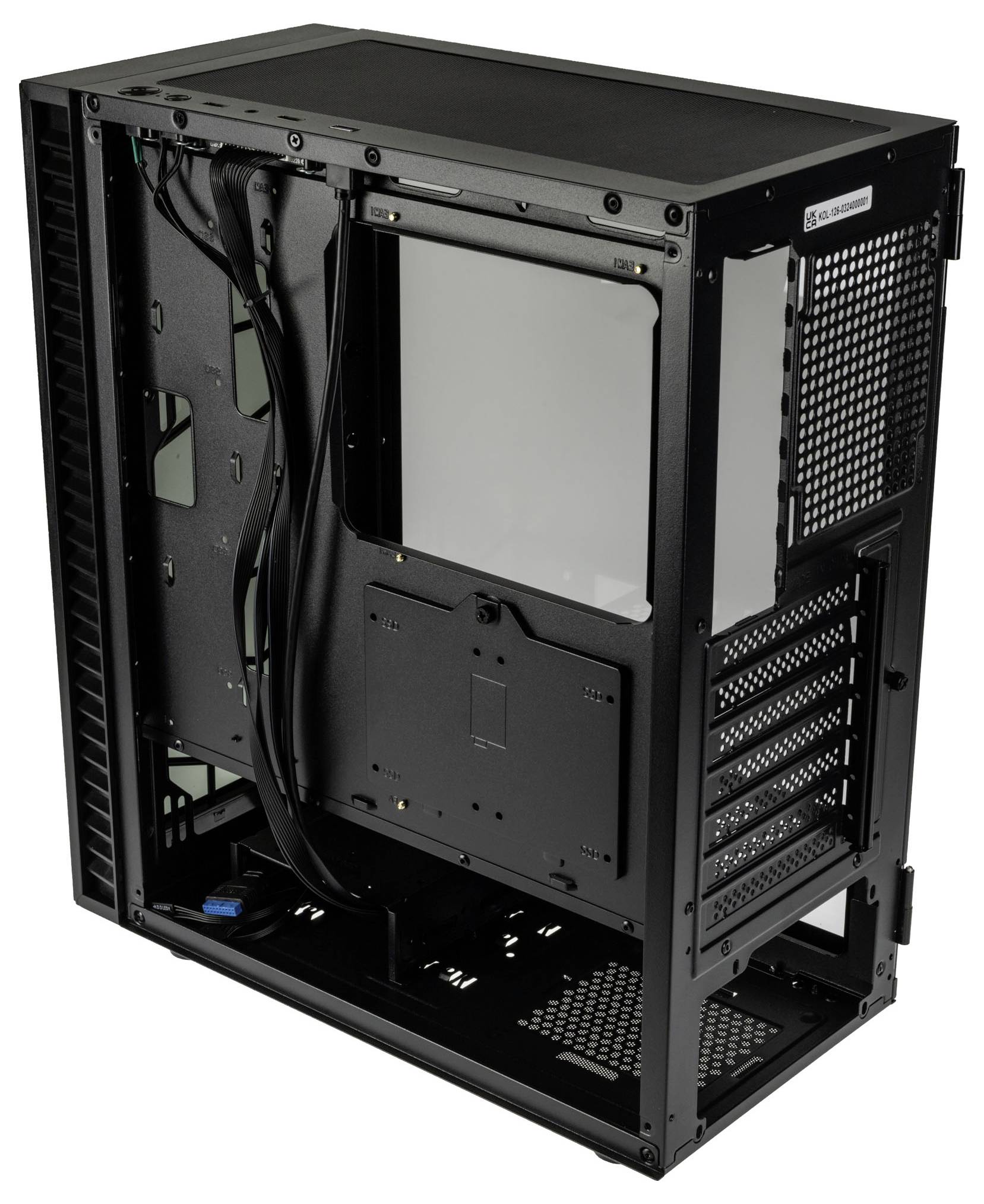 Ein schwarzes Computergehäuse mit sichtbarem Kabelmanagement. Rückseite und Innenseite des Gehäuses sind zu sehen.
