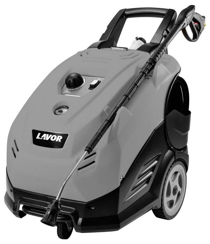 Hochdruckreiniger mit grauem und schwarzem Gehäuse, zwei großen Rädern und einem langen, schwarzen Schlauch mit Spritzdüse.