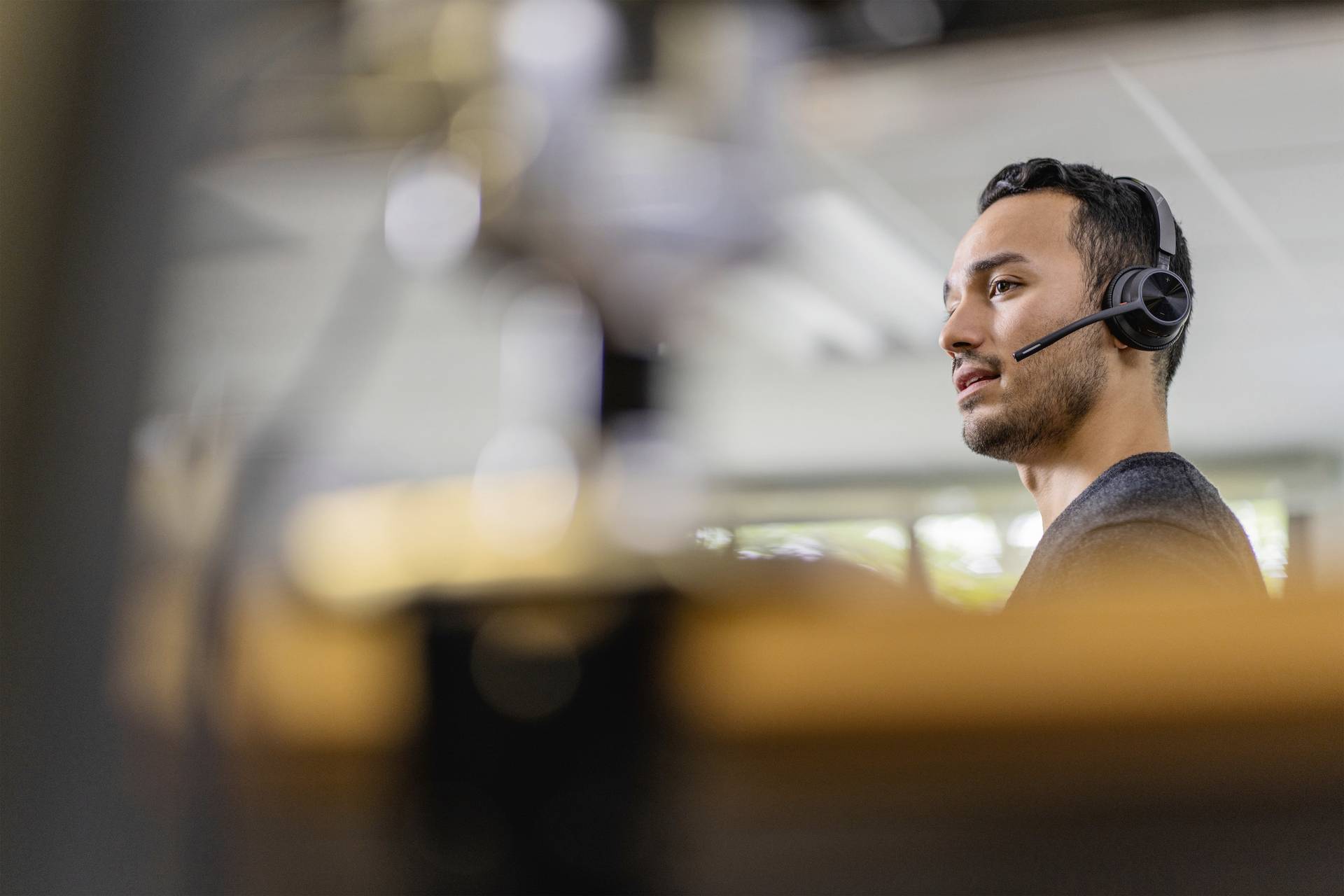 HP Poly Voyager 4320 UC Stereo On Ear Headset Bluetooth® Stereo Schwarz Noise Cancelling Lautstärkeregelung Computer