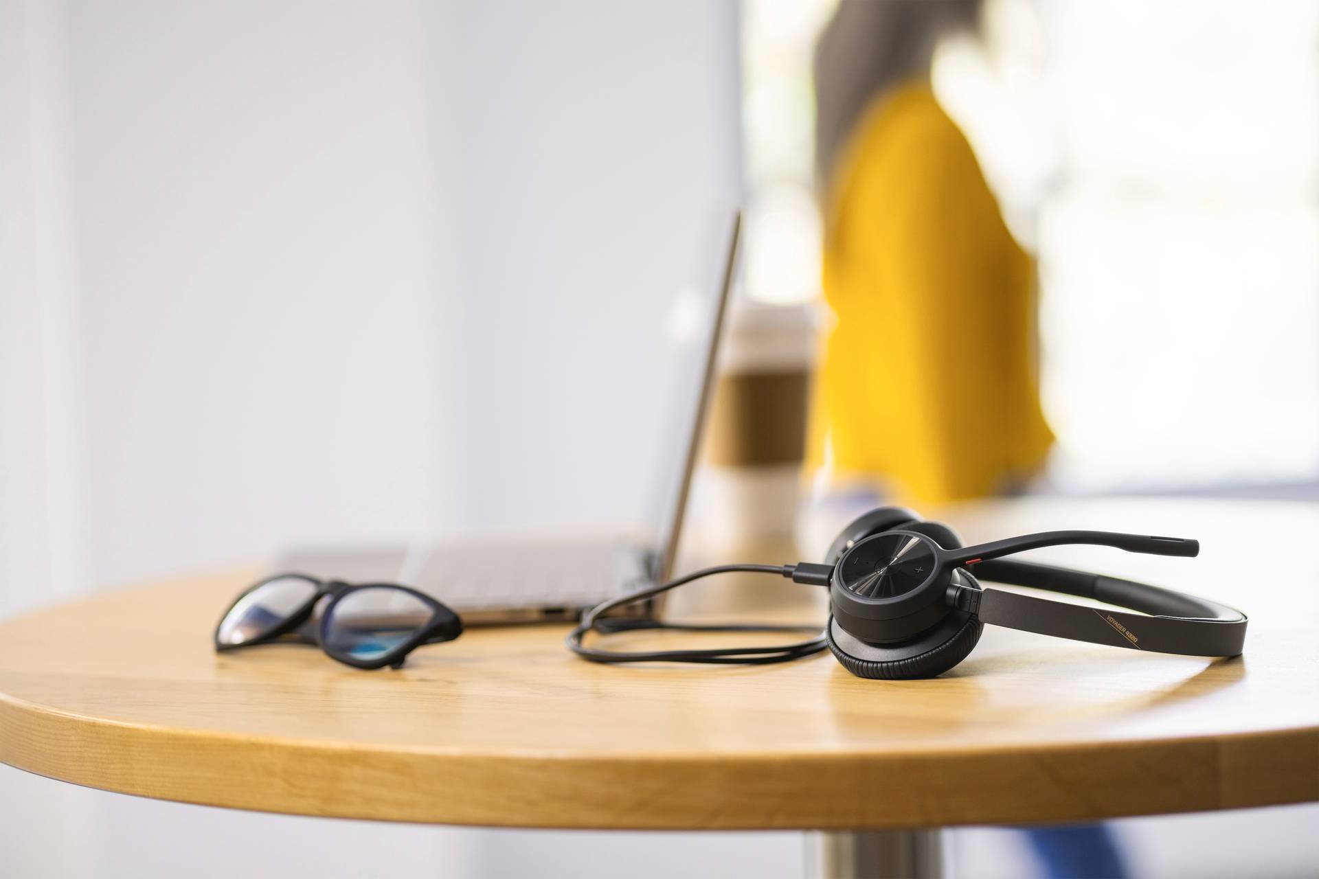 HP Poly Voyager 4320 UC Stereo On Ear Headset Bluetooth® Stereo Schwarz Noise Cancelling Lautstärkeregelung Computer