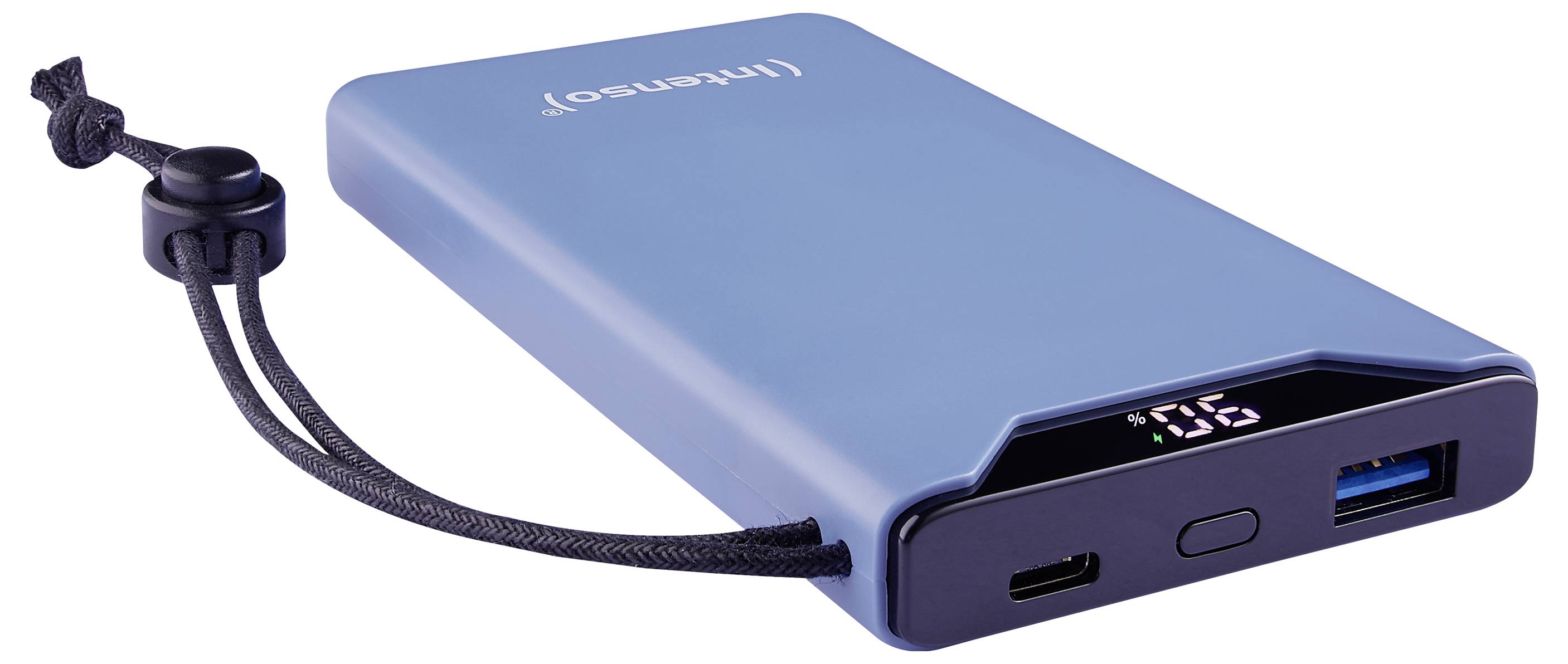Blaue Powerbank mit digitaler Ladeanzeige und mehreren Anschlüssen, ausgestattet mit einer schwarzen Trageschlaufe.